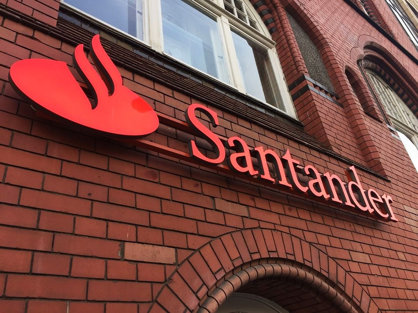 Santander UK Puts Limits on Payments to Crypto Exchanges