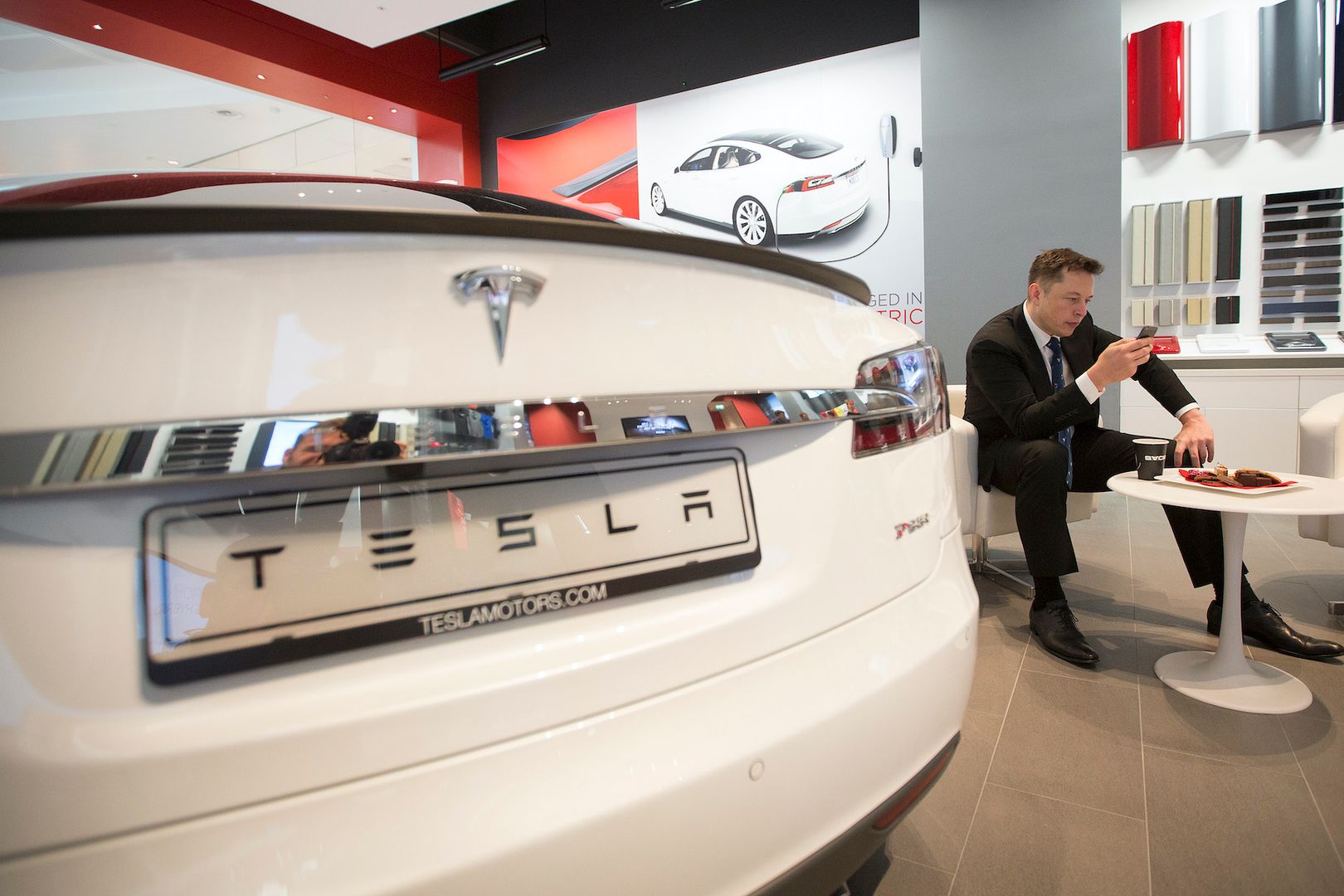 Elon Musk’s $1 Trillion Pay Vote Sparks ‘TRILLIONS’ Token Frenzy