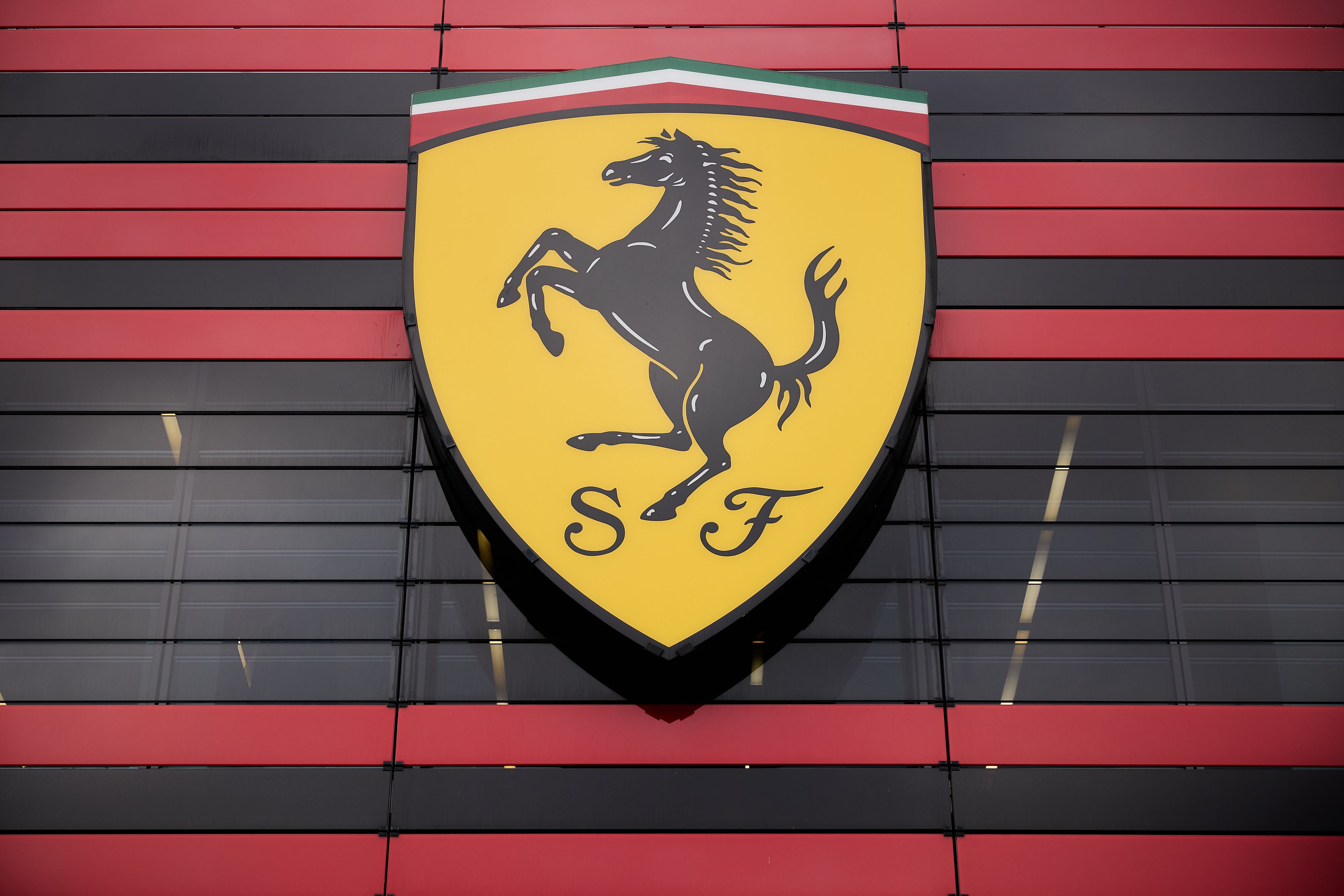 BitMEX Co-founder Arthur Hayes Dumps HYPE for a Ferrari, Then Tells Followers Not to Worry