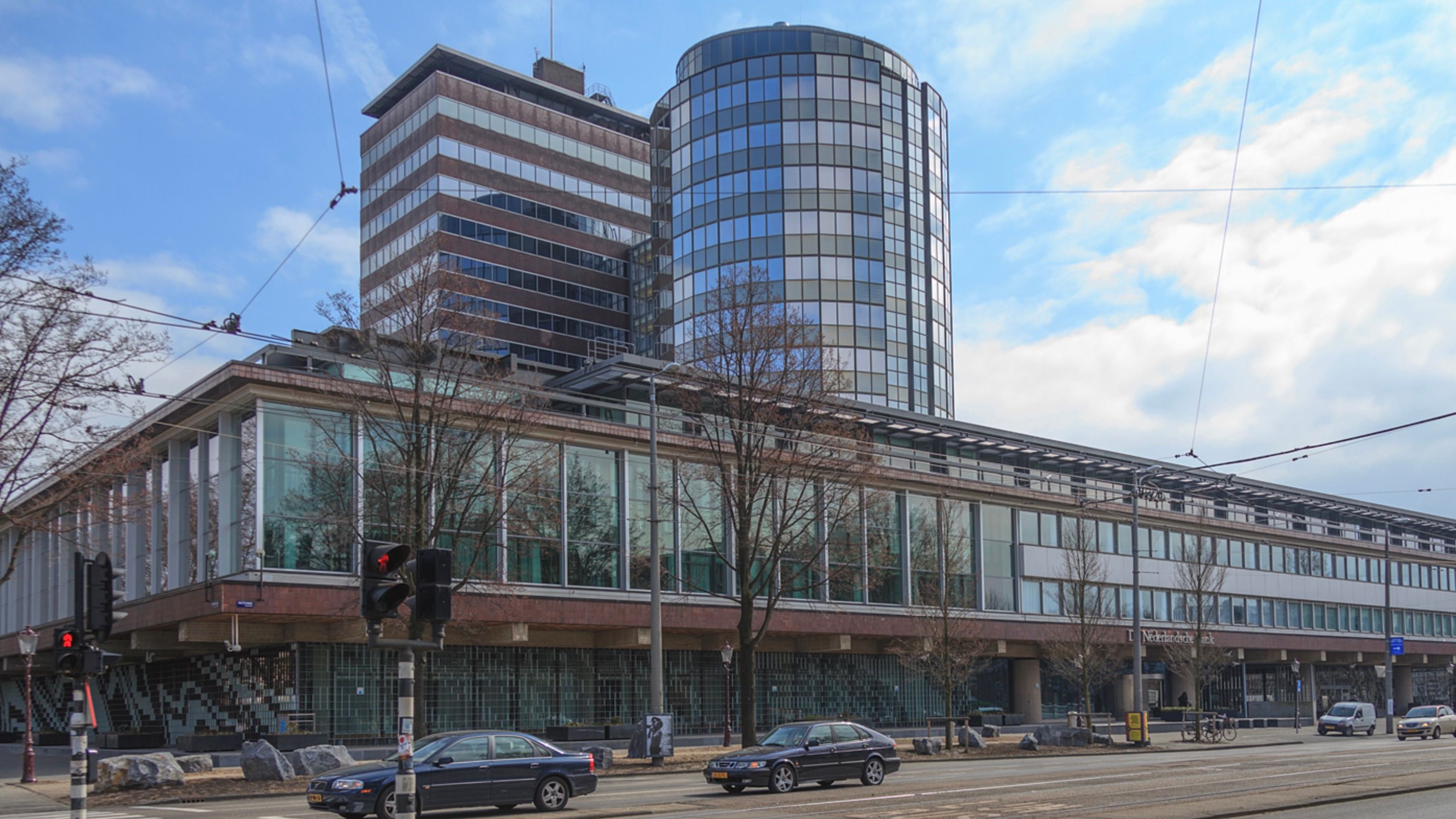 Dutch central bank grants Qivalis e-money license for MiCA-compliant.