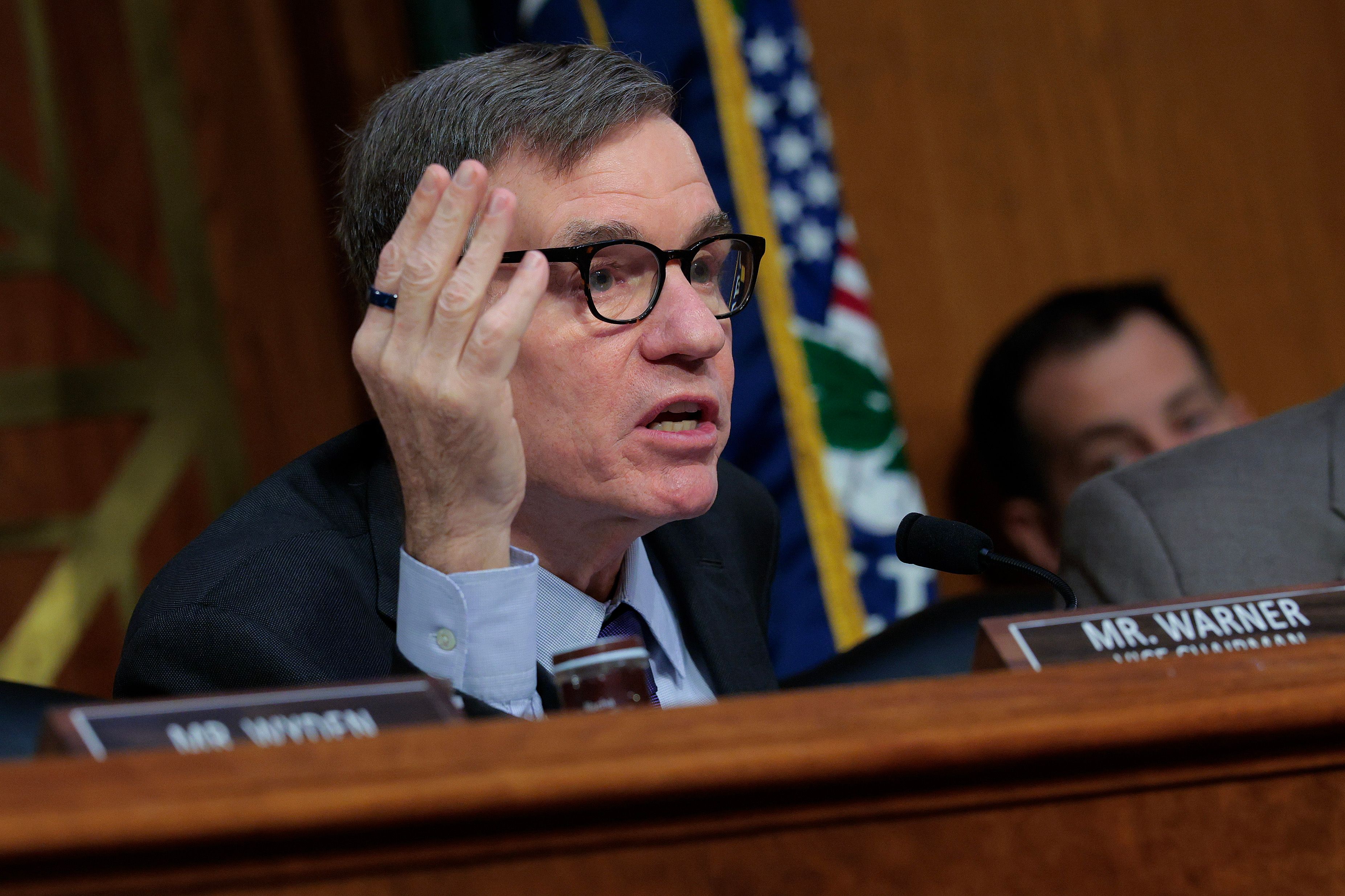 Key Senate Democrat wants U.S. crypto bill to move, and SEC chief reveals danger of defeat