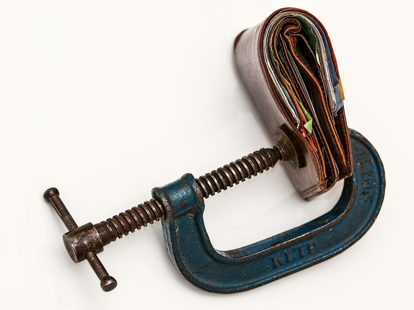 BTC, XRP, SOL, ETH Witness ‘Long Squeeze’ as Futures Open Interest Slides With Prices BTC, XRP, SOL, ETH Witness ‘Long Squeeze’ as Futures Open Interest Slides With Prices