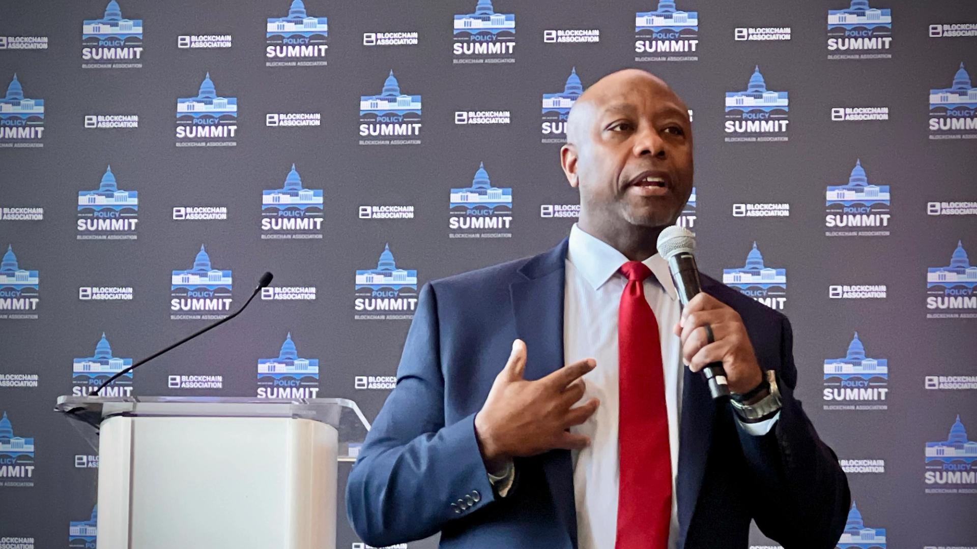 Crypto industry insiders meet with key senators on market structure bill negotiation