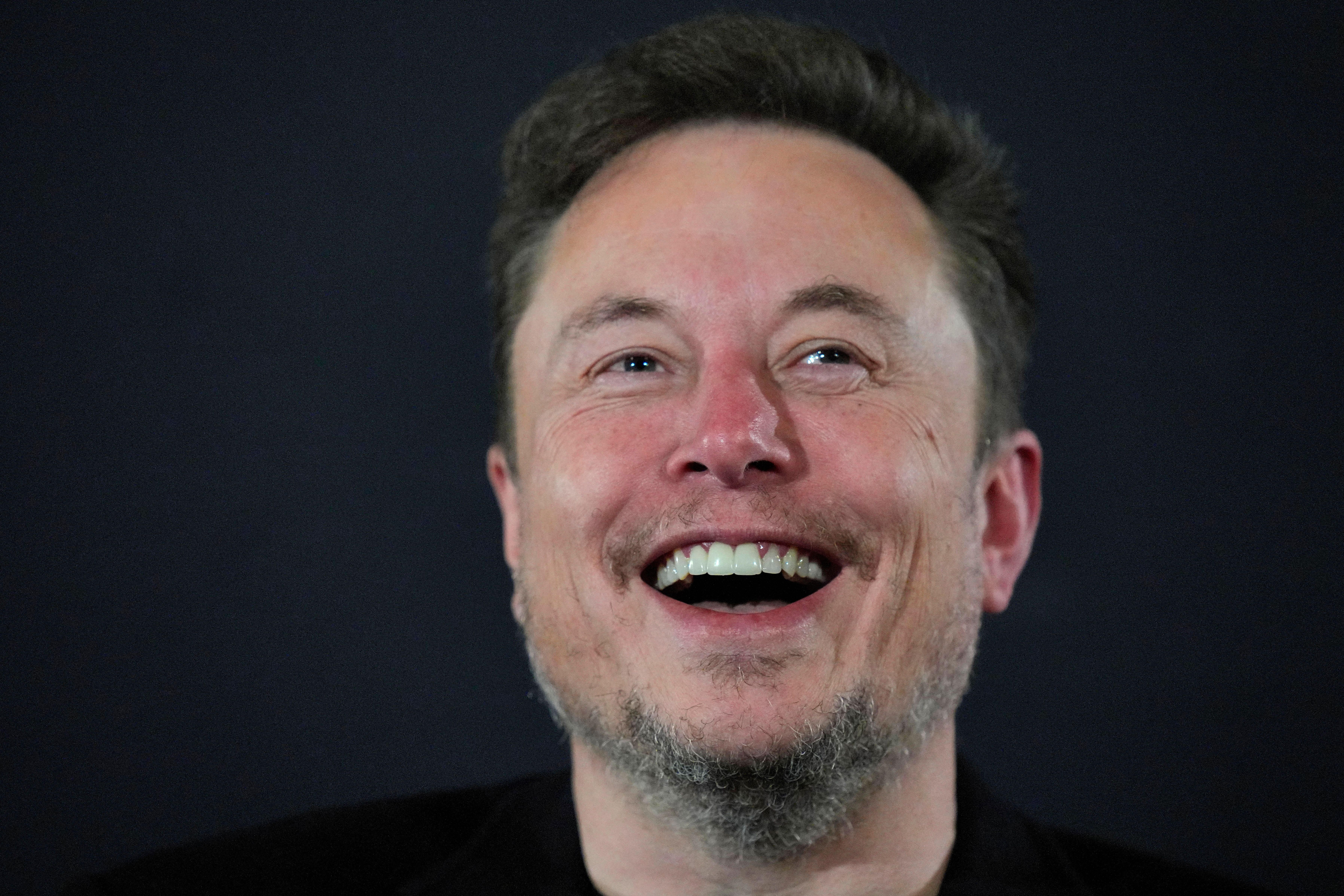 SpaceX Bersiap IPO Terbesar: Elon Musk Bisa Jadi Triliuner Pertama Dunia
