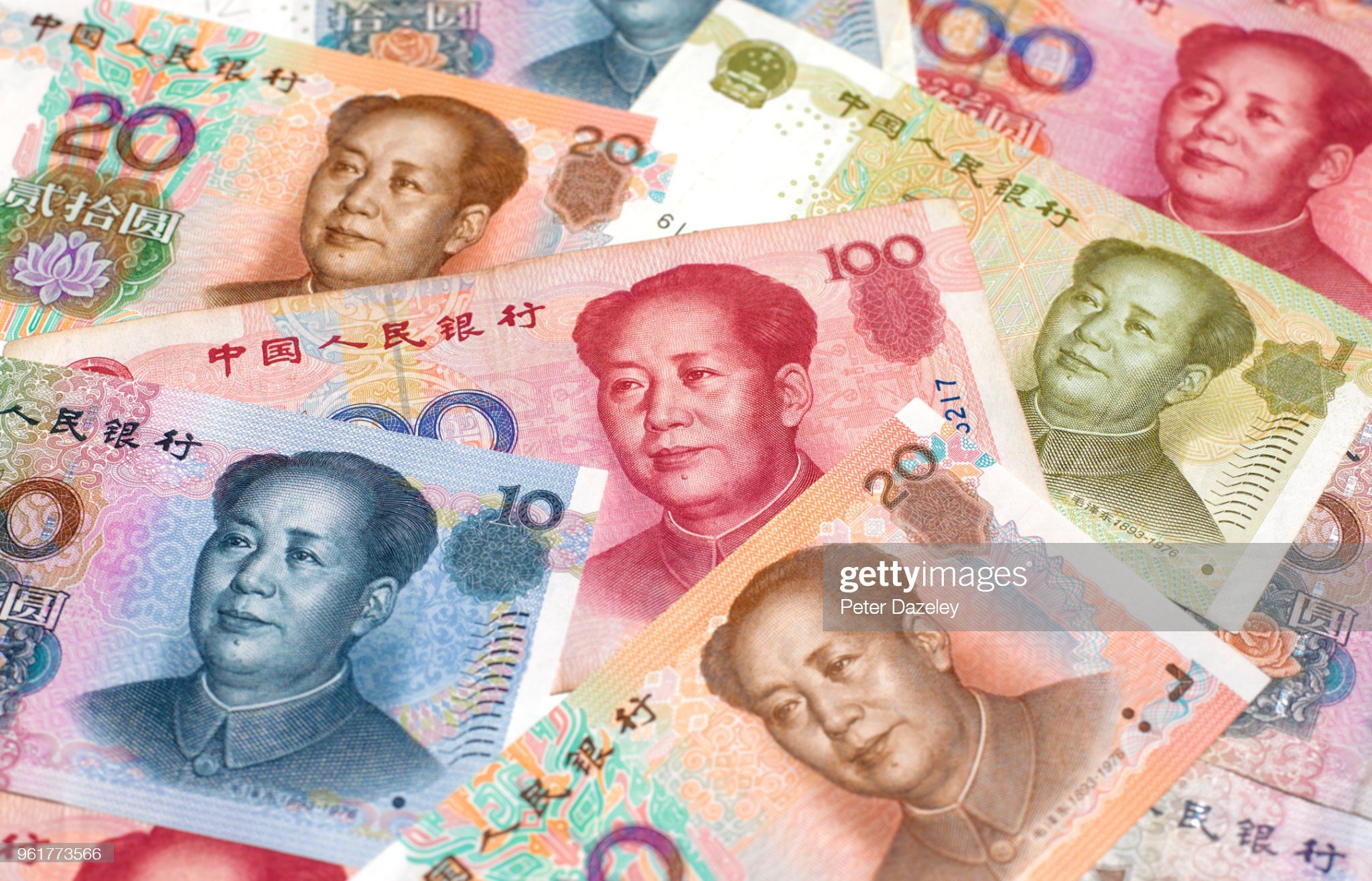 Saudi Arabia Mulls Pricing of China Oil Sales in Yuan: Report