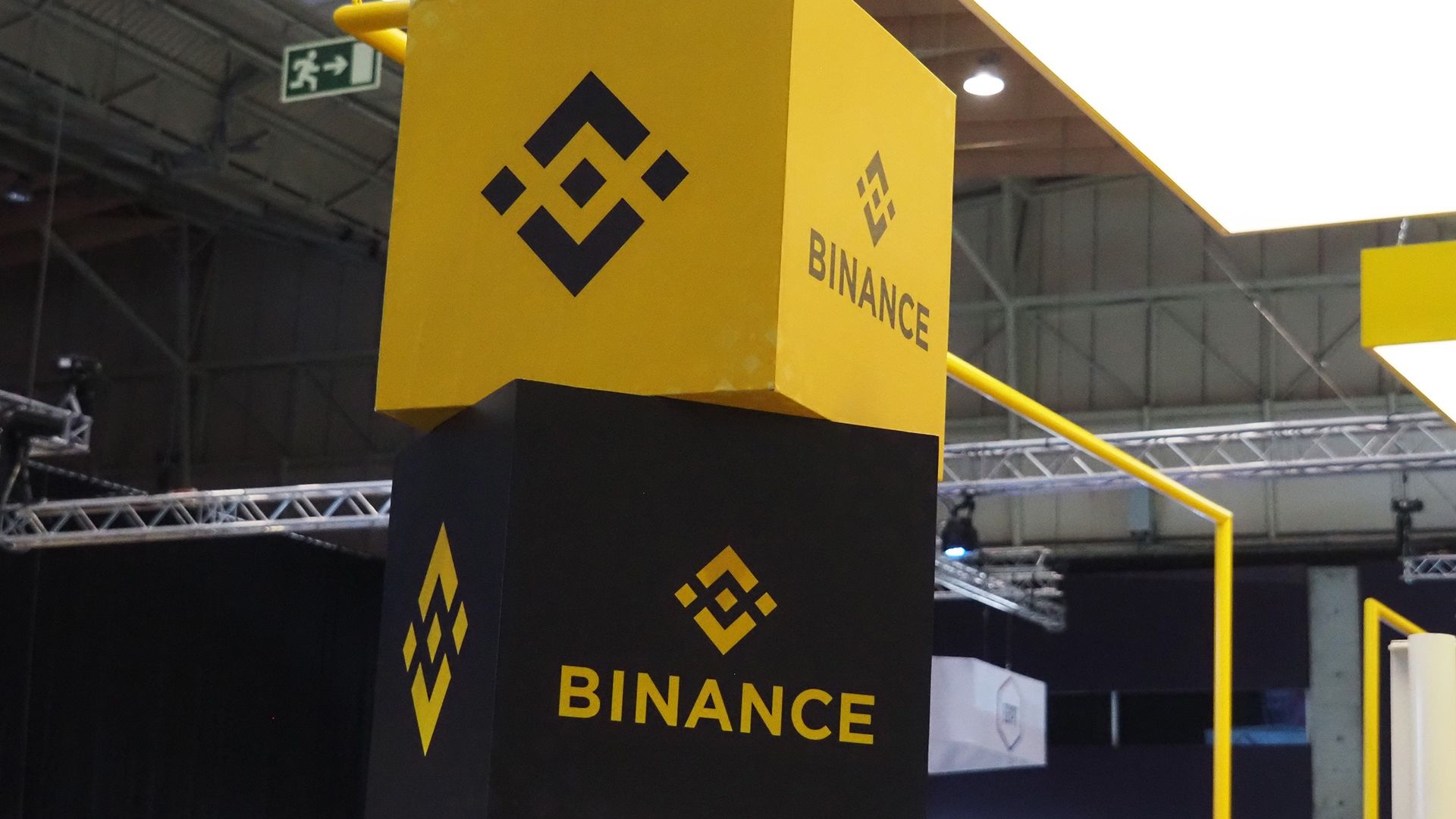 Bitcoin Sees Little Boost From Fitch Downgrade, Slumps on Binance Contagion