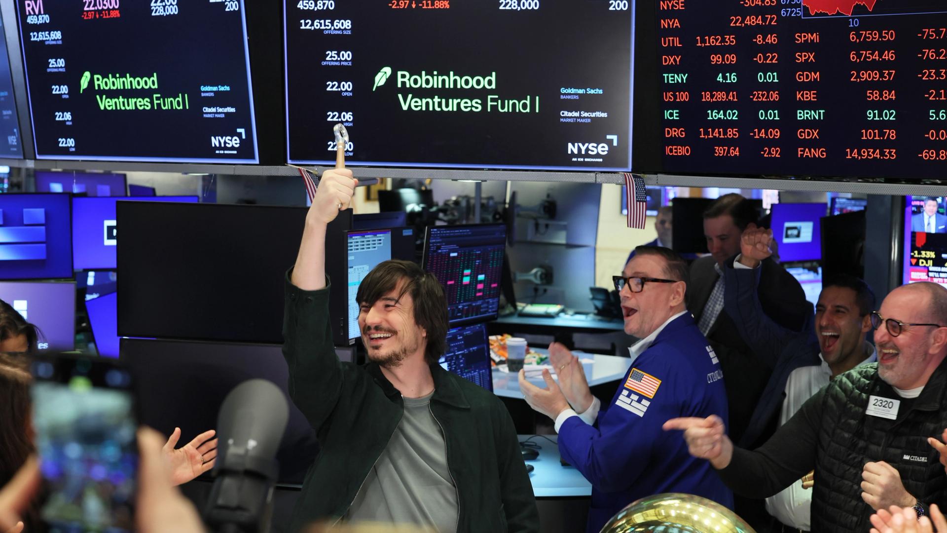 Robinhood adds AI agents, perps and weekend trading in push to win active traders