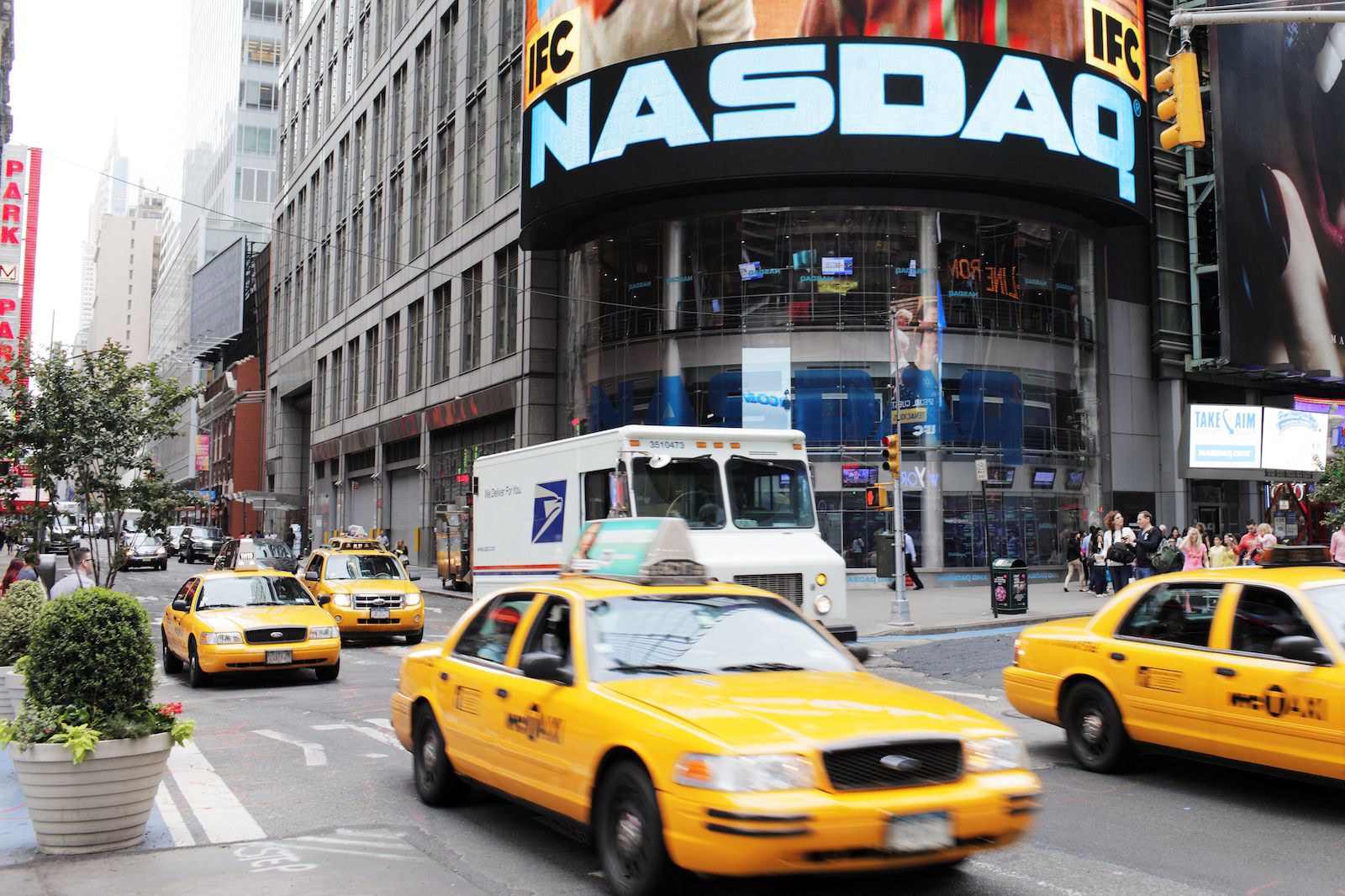 Blockchain Firm BTCS to Offer Dividend in Bitcoin; Shares Surge