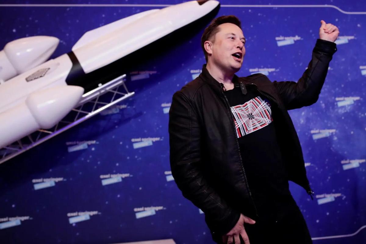 Tokenized Tesla surges as Elon Musk unveils SpaceX-powered flying.
