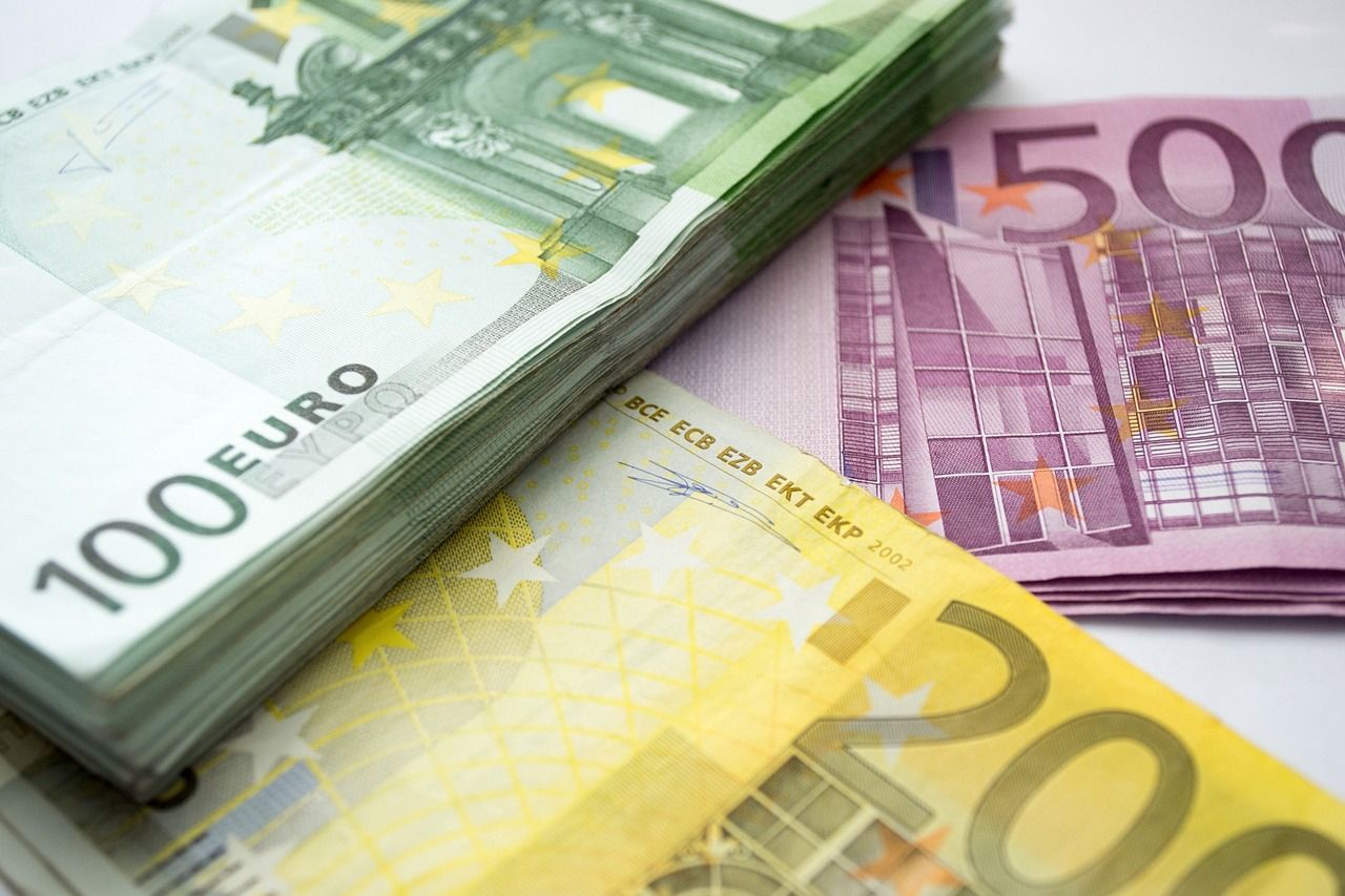 Market Cap of Euro Stablecoins Surges to Nearly $500M as EUR/USD Rivals Bitcoin's H1 Gains