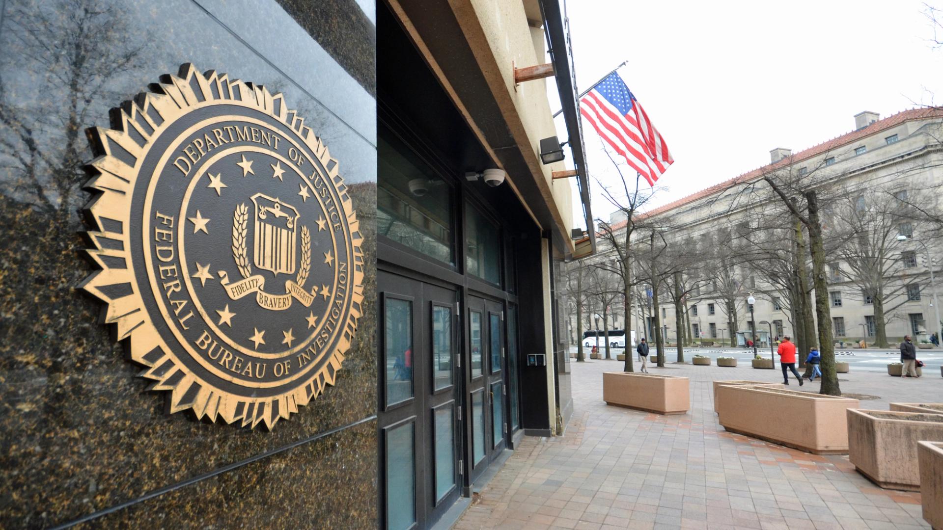 U.S. FBI intelligence agent arrested in connection with theft of $1 million in crypto