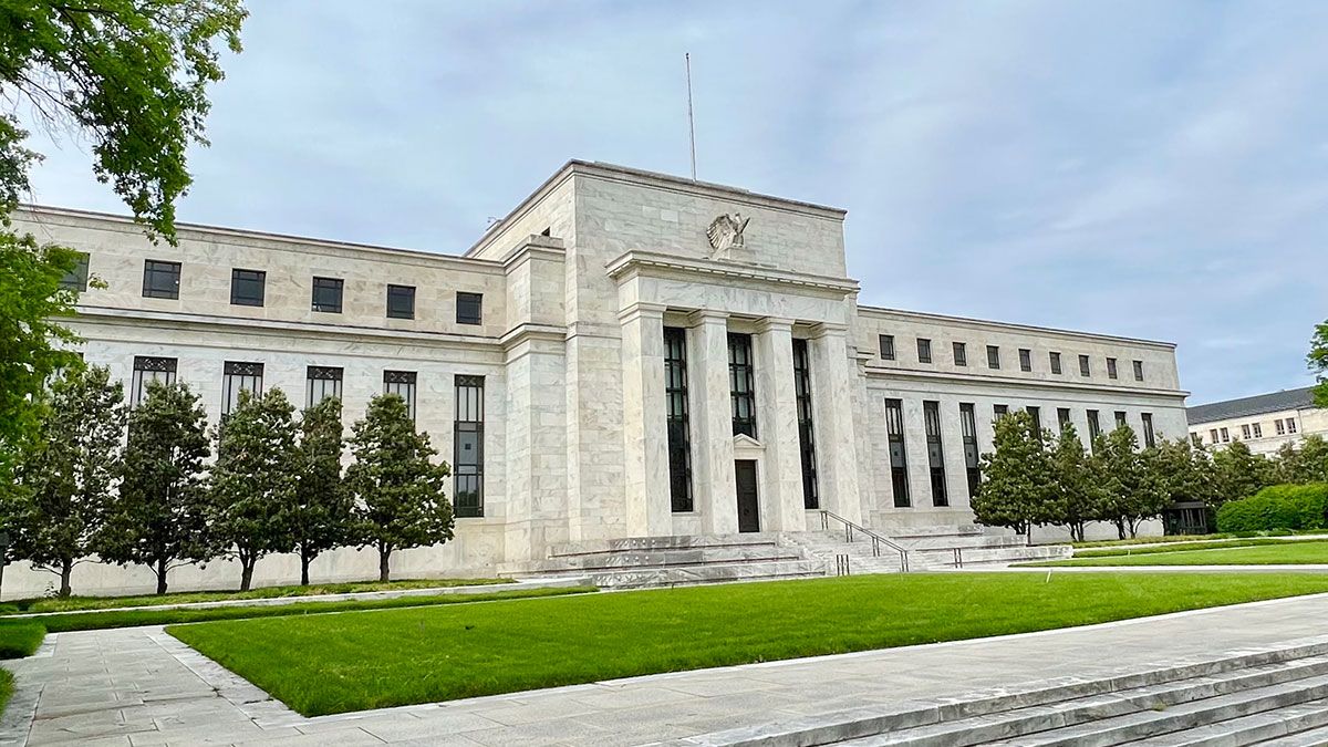 A 0.50% Fed Rate Cut Could Raise Alarm for Bitcoin, 10X Research Warns