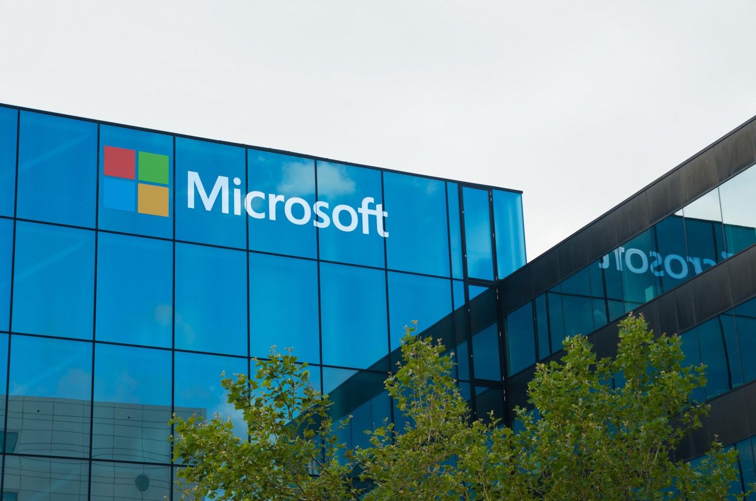 AI Crypto News: MSFT, Meta Soar on Strong AI Earnings, But Crypto AI Tokens Fail to Follow