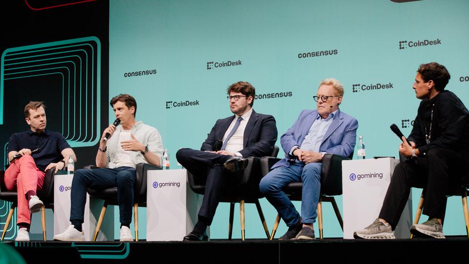 Farqiga u dhexeeya derivatives-ka iyo Bitcoin: Maxay funding rates-ka taban u yihiin calaamad wanaagsan?