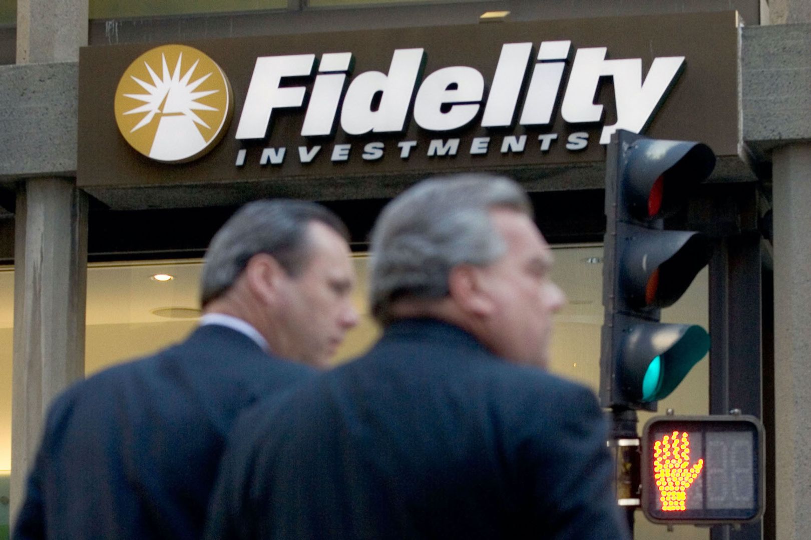 Bitcoin ETFs see $221 million inflow, finally ending a painful 10-day selling streak