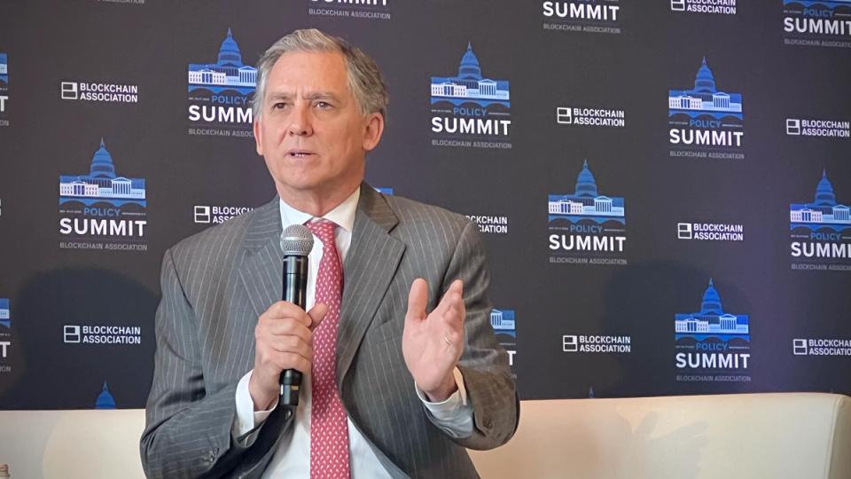 U.S. lawmakers dig into tokenizing securities as Trump ties muddy waters