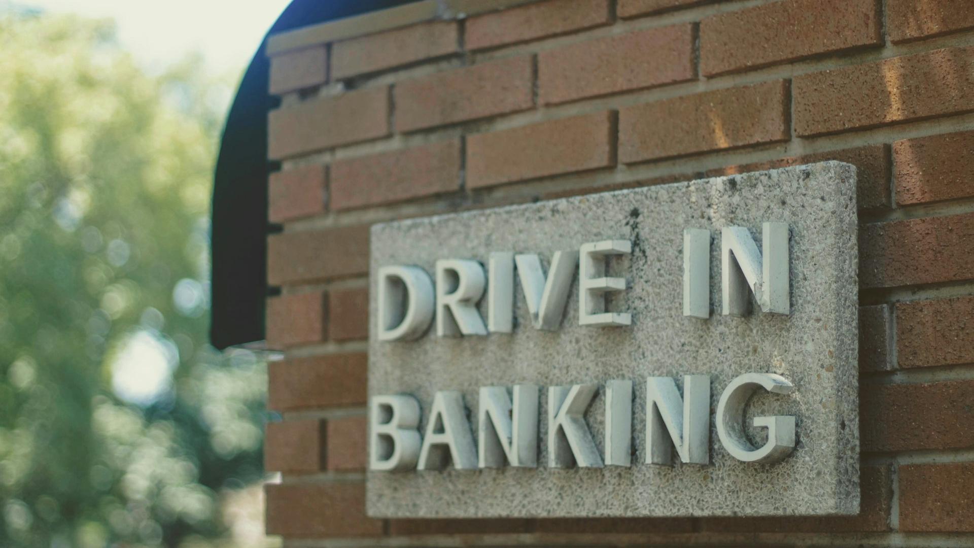 Drive in banking sign (Joshua Hoehne/Unsplash)