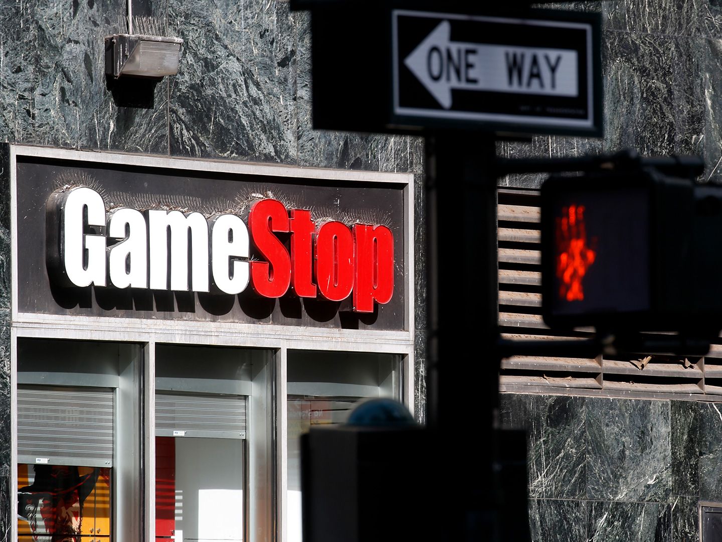 Solana Meme Coins, GameStop Stock Rocket as 'Roaring Kitty' Returns on X