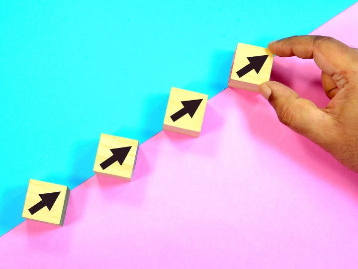 Bitcoin volta para US$ 69.000 e compradores forçam saída massiva de shorts em alta de risco