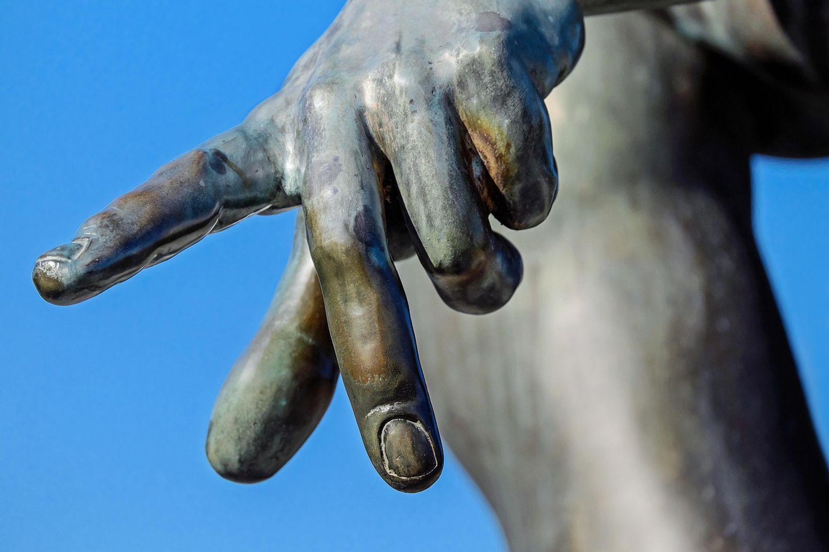 Paxos Fat-Fingers $300T of PayPal Stablecoin, Outpacing USD's $2.4T Supply
