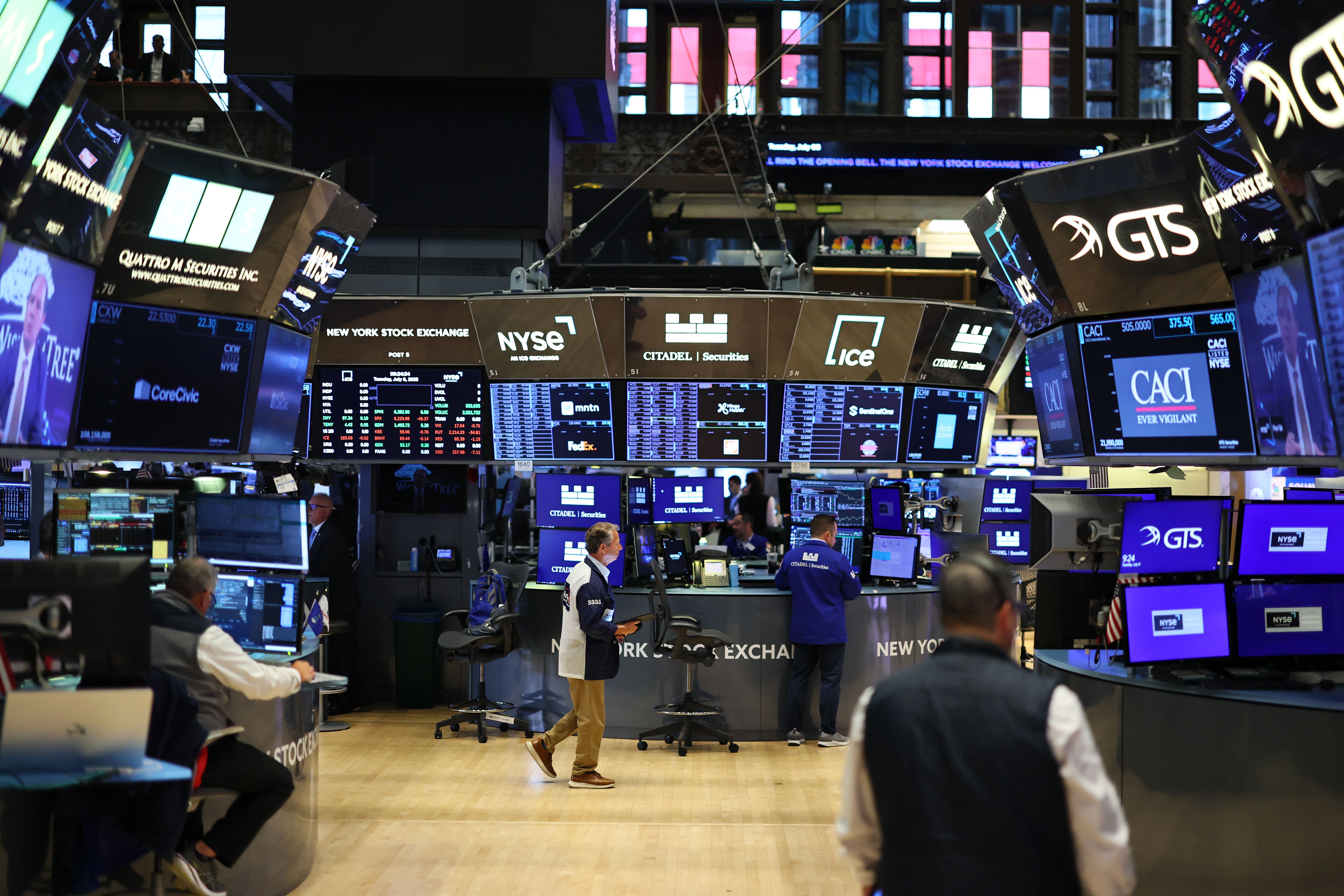 Bitcoin ETFs' 12-Day Inflow Streak Comes to an End as Price Stalls