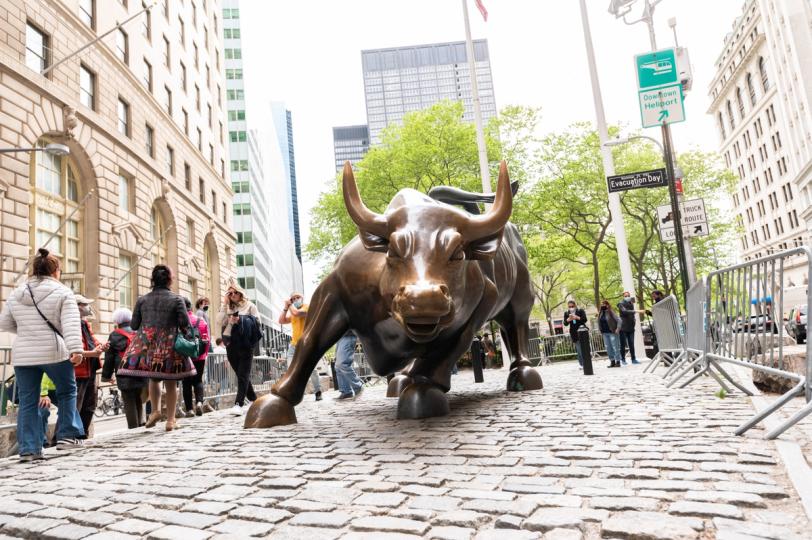 ALERTA MACRO: Conflito EUA-Irã pode impulsionar Bitcoin com dívida e juros baixos!