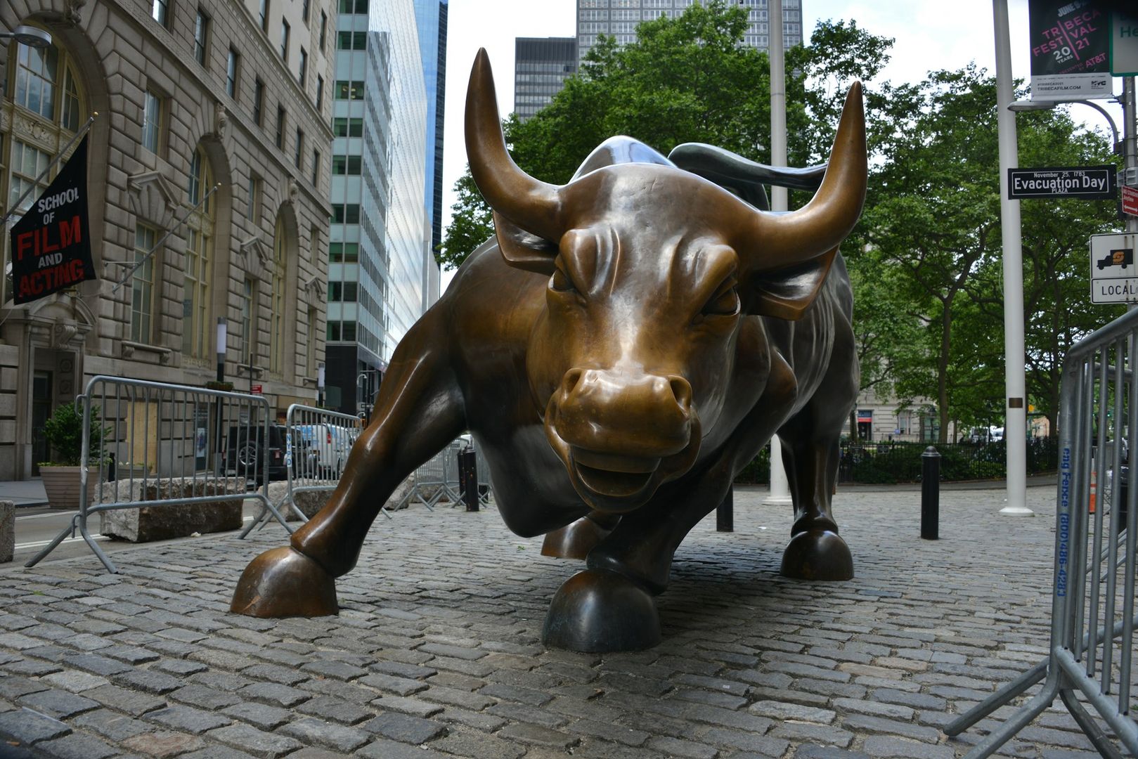 Asia Morning Briefing: BTC’s Institutional Waves Are Building, Not Breaking Asia Morning Briefing: BTC’s Institutional Waves Are Building, Not Breaking