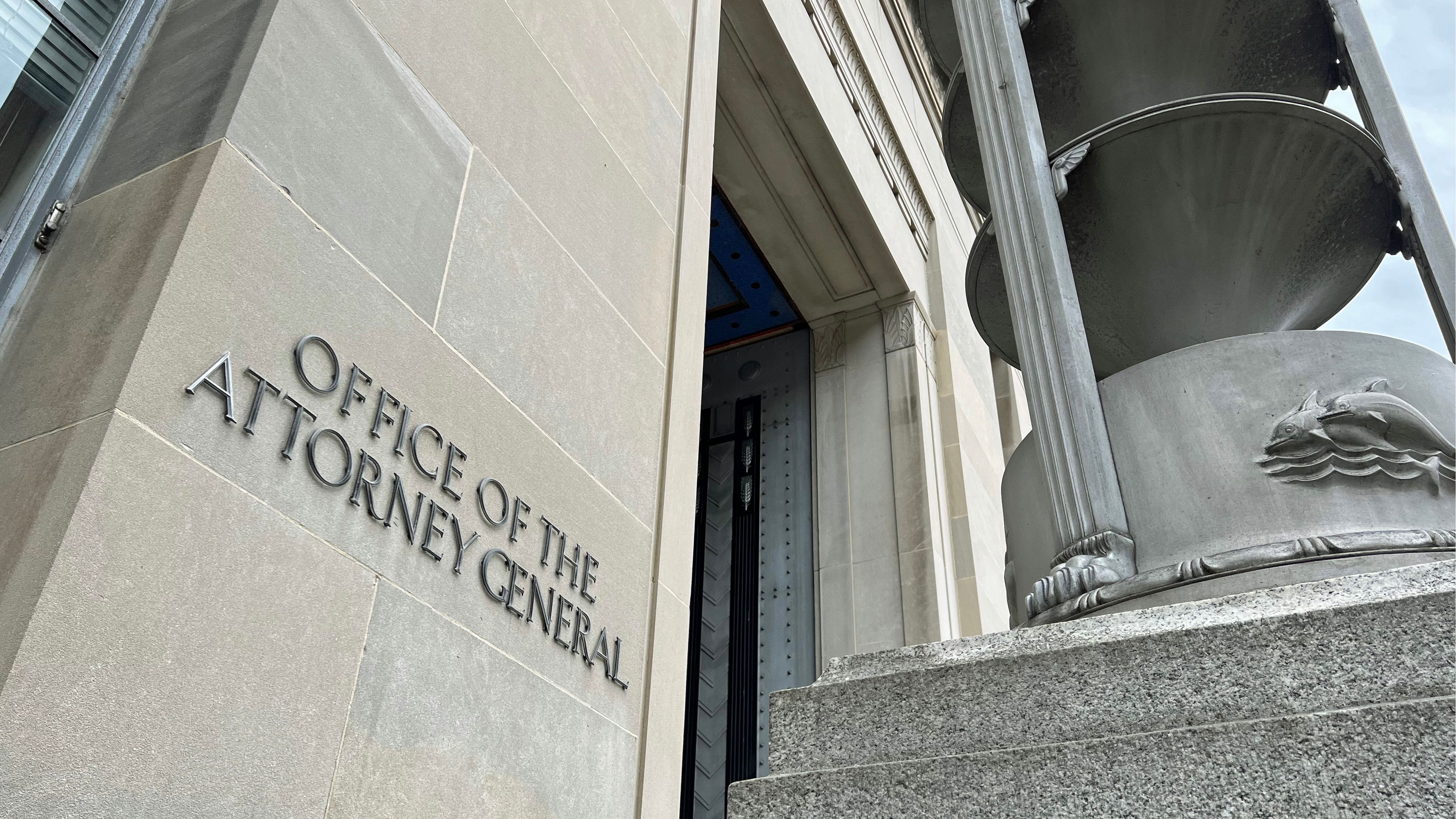 Two Robinhood engineers charged with insider trading using Hyperliquid perpetuals