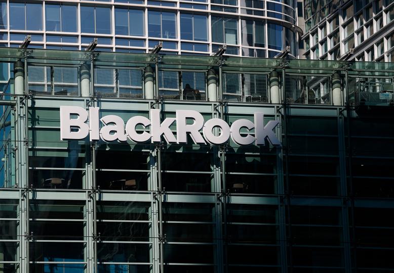 BlackRock prevê nova fase de alta do cripto impulsionada por IA, enquanto o interesse em altcoins desvanece