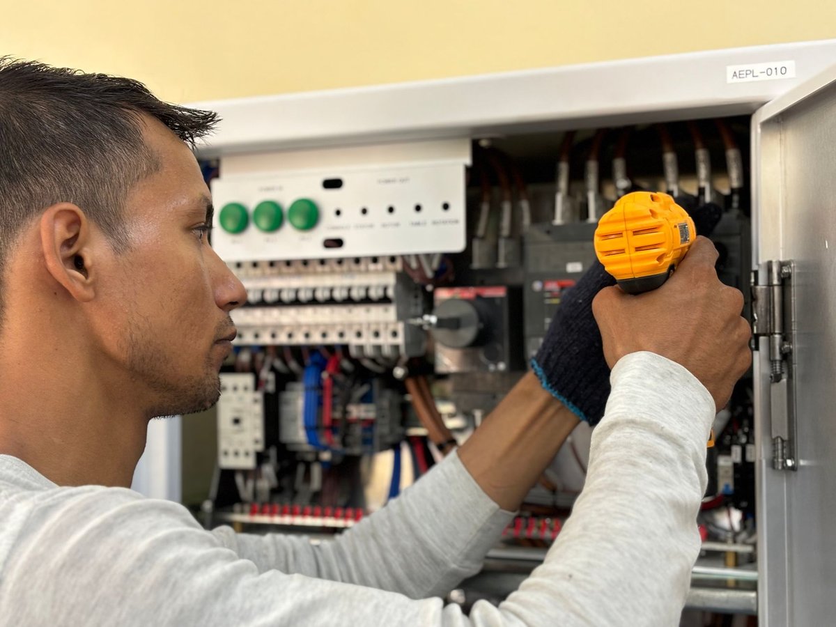 elevator maintenance commercial salaryGuide
