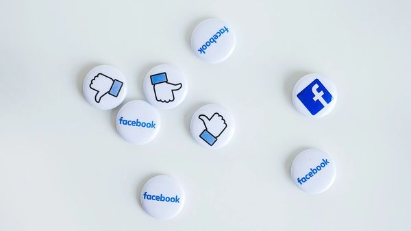 Facebook icon badges on a white background.