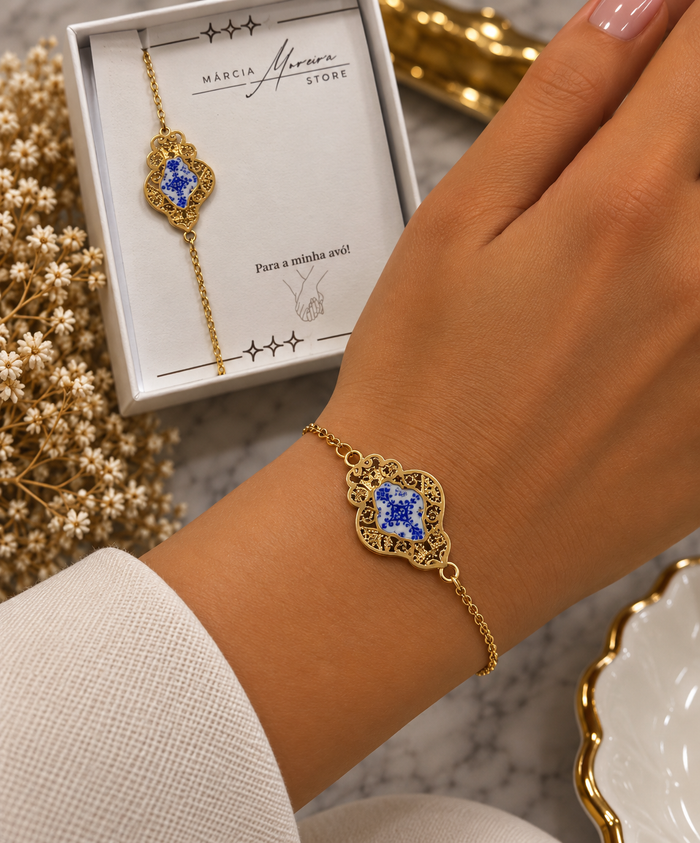 Pulseira dourada de inspiração portuguesa