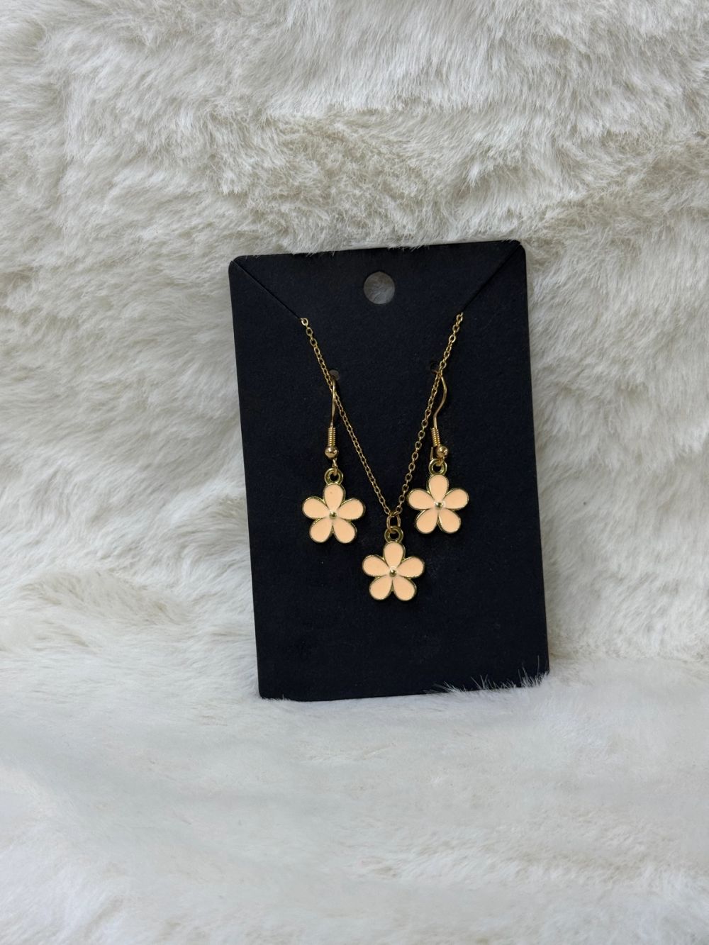 Colar e brincos em flor