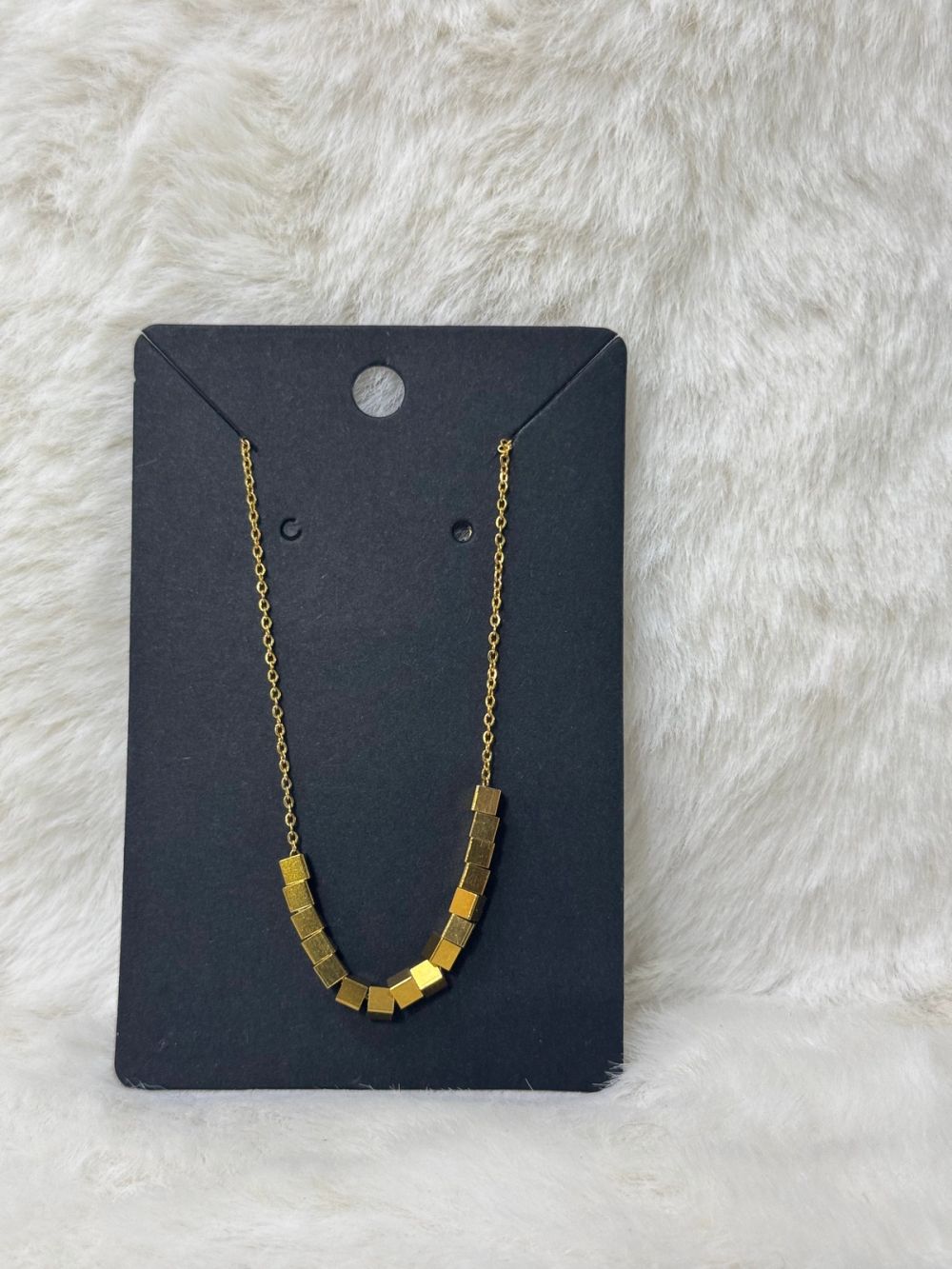 Colar dourado