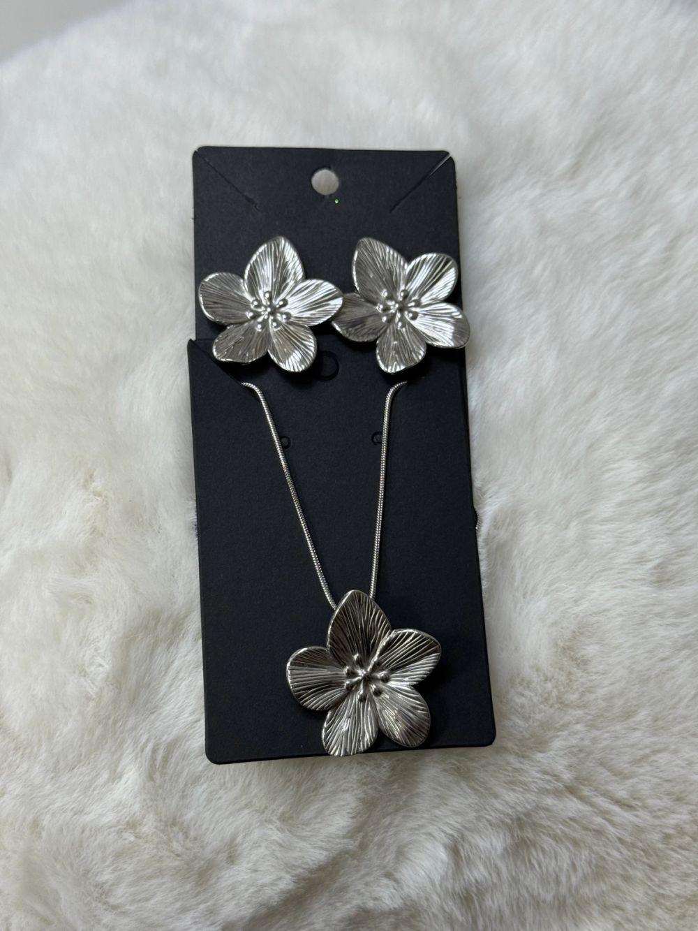 Conjunto flor prateada