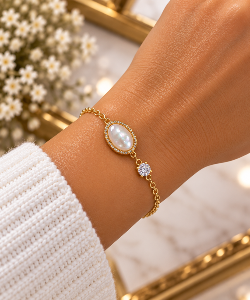 Pulseira perolada com detalhe brilhante 