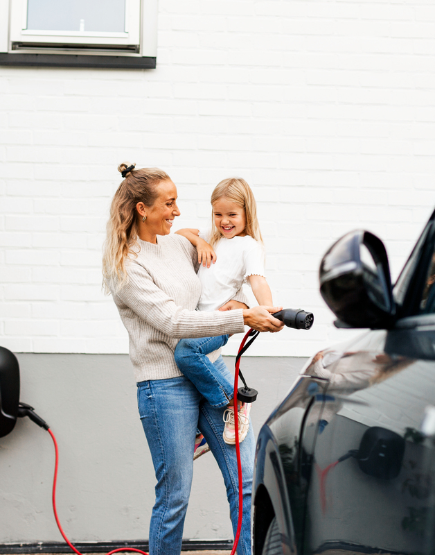 familie som pakker bilen