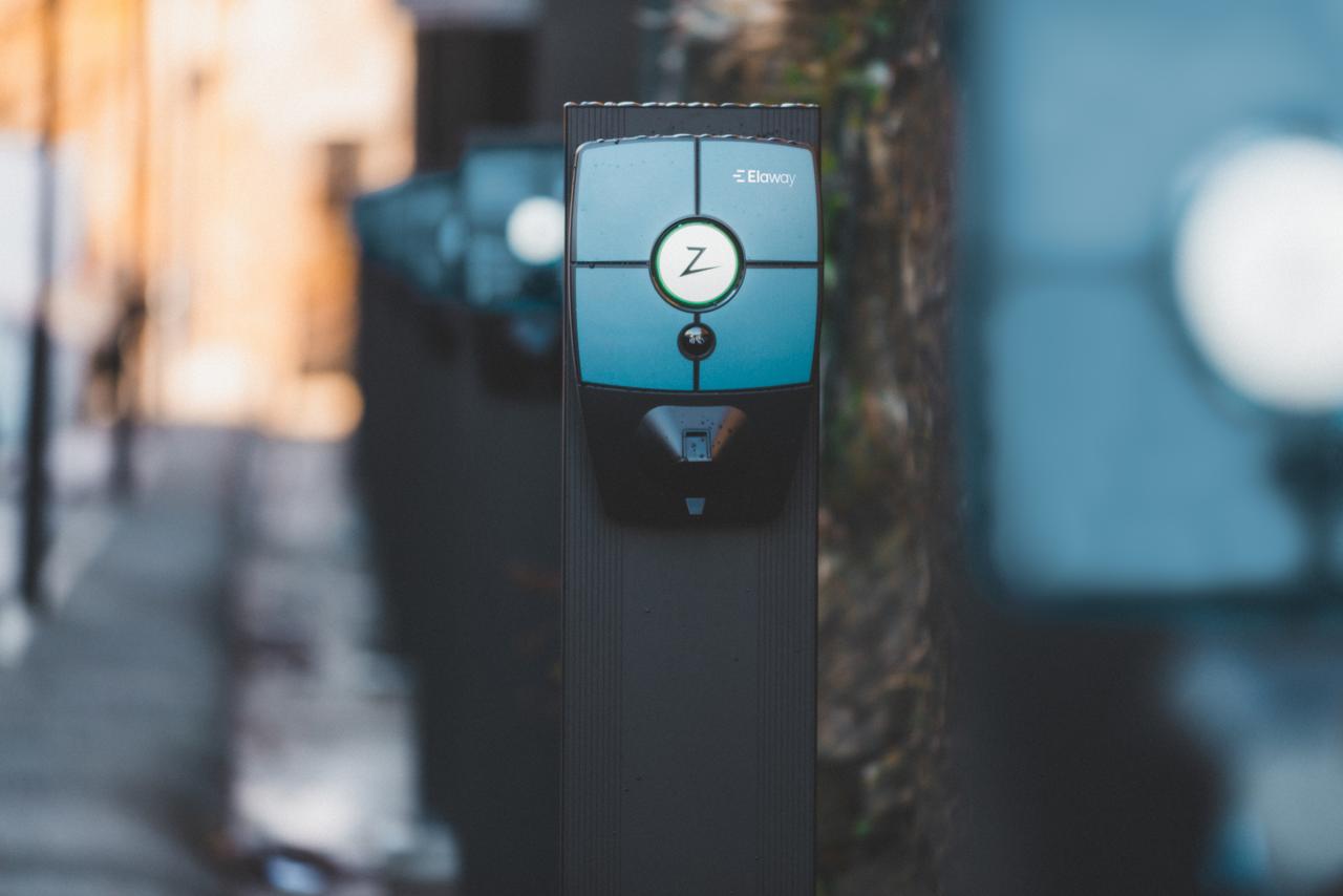 felles Elaway ladeanlegg for elbillading utendørs