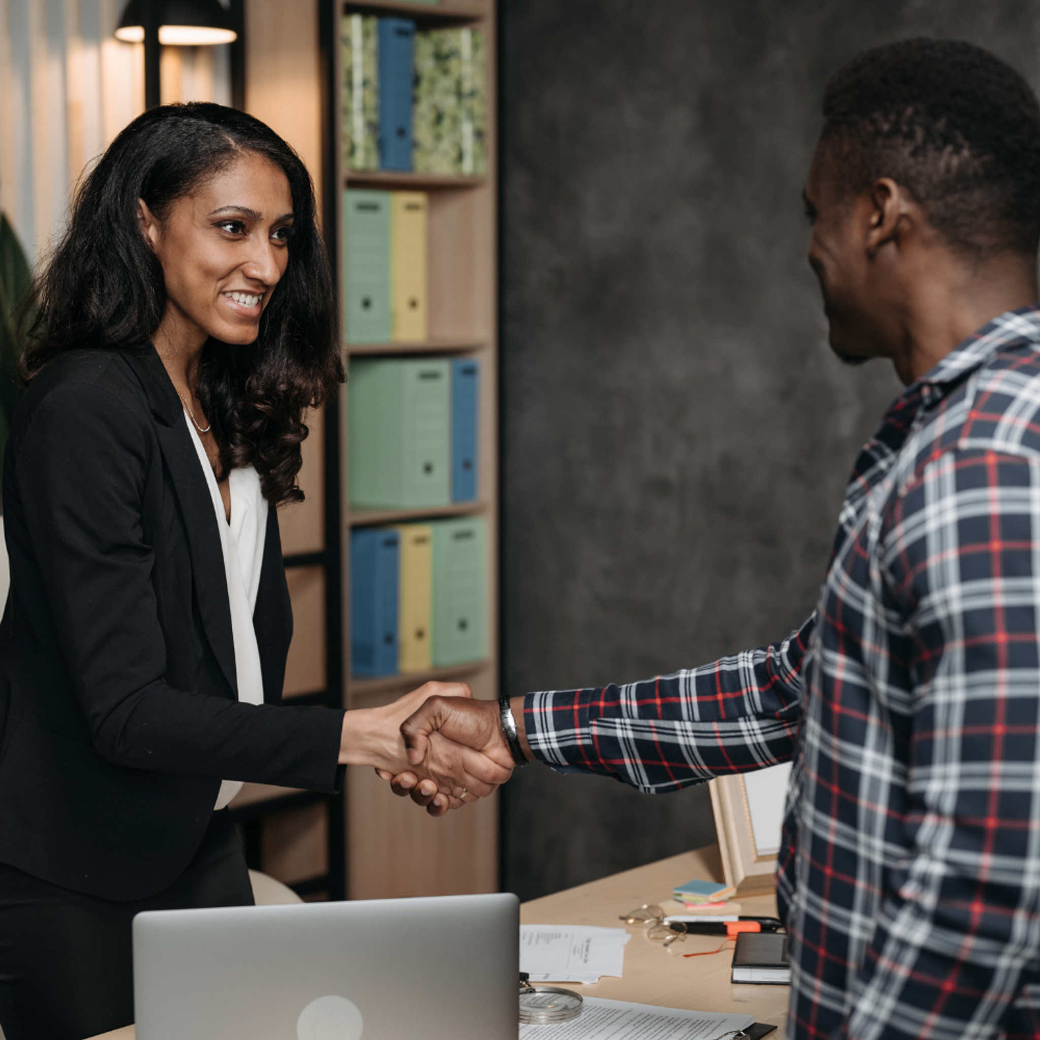 Lawyer shaking hands.png