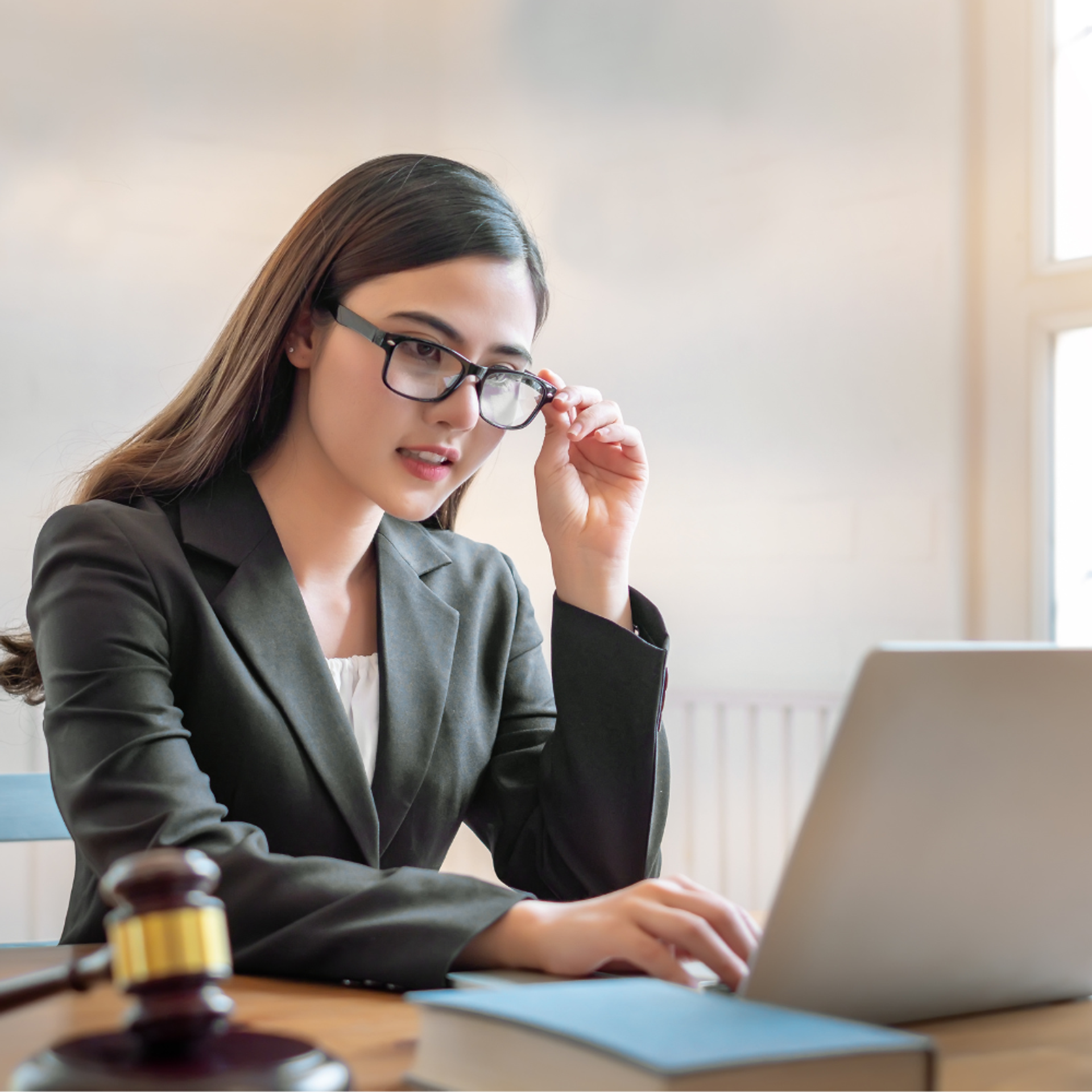 Reasons why lawyers need to keep up with legal tech