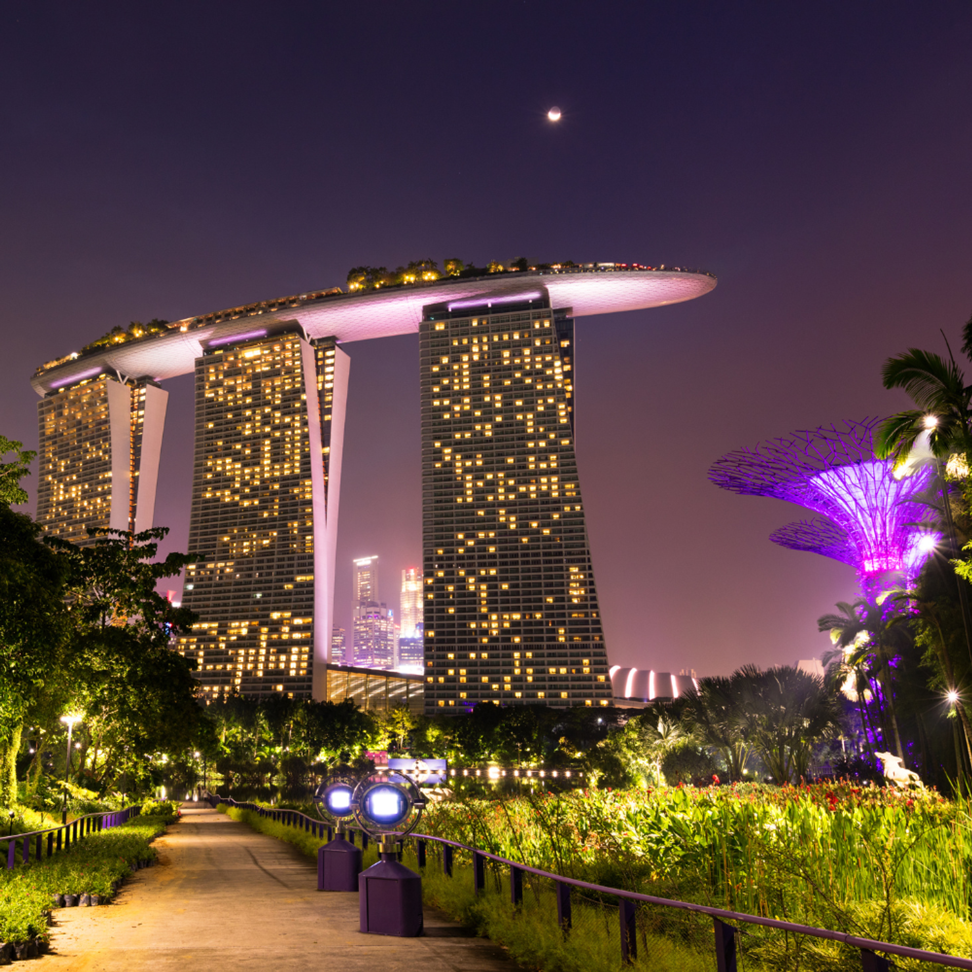 Singapore Marina Bay at dusk
