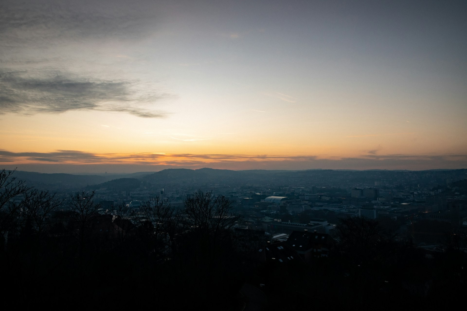 Stuttgart – Luftaufnahme bei Sonnenuntergang