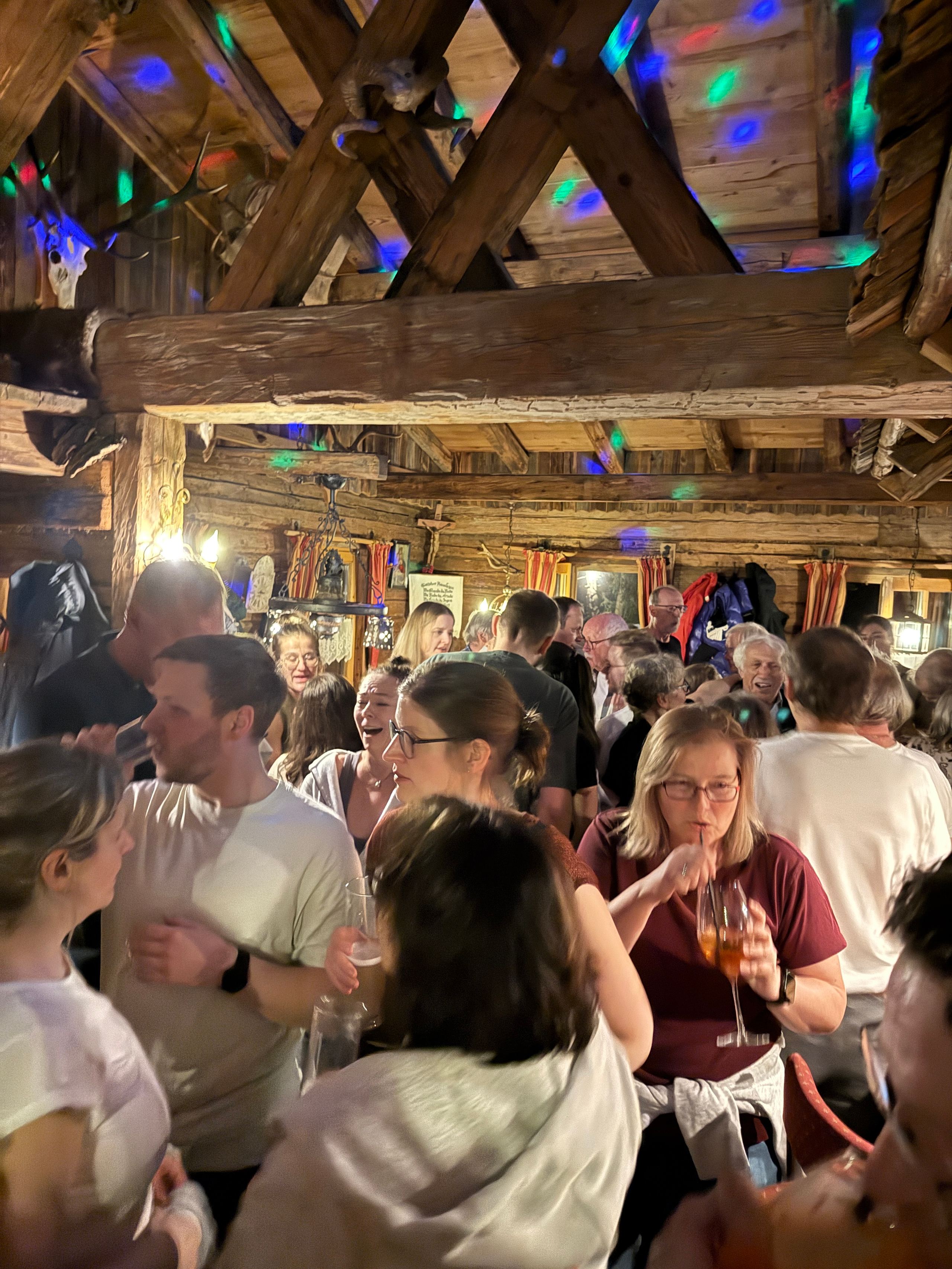 Abend in der Hütte nach dem Skitag