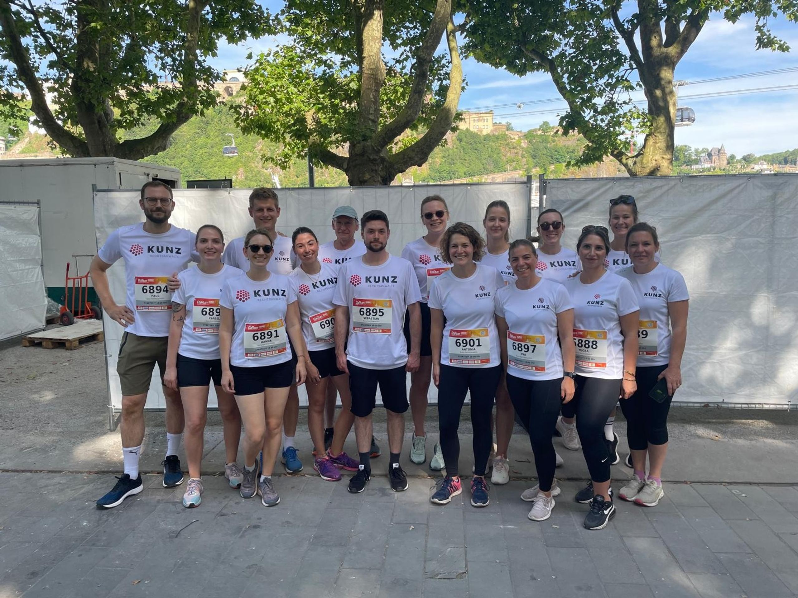Das KUNZ-Team im Trikot beim Firmenlauf Koblenz