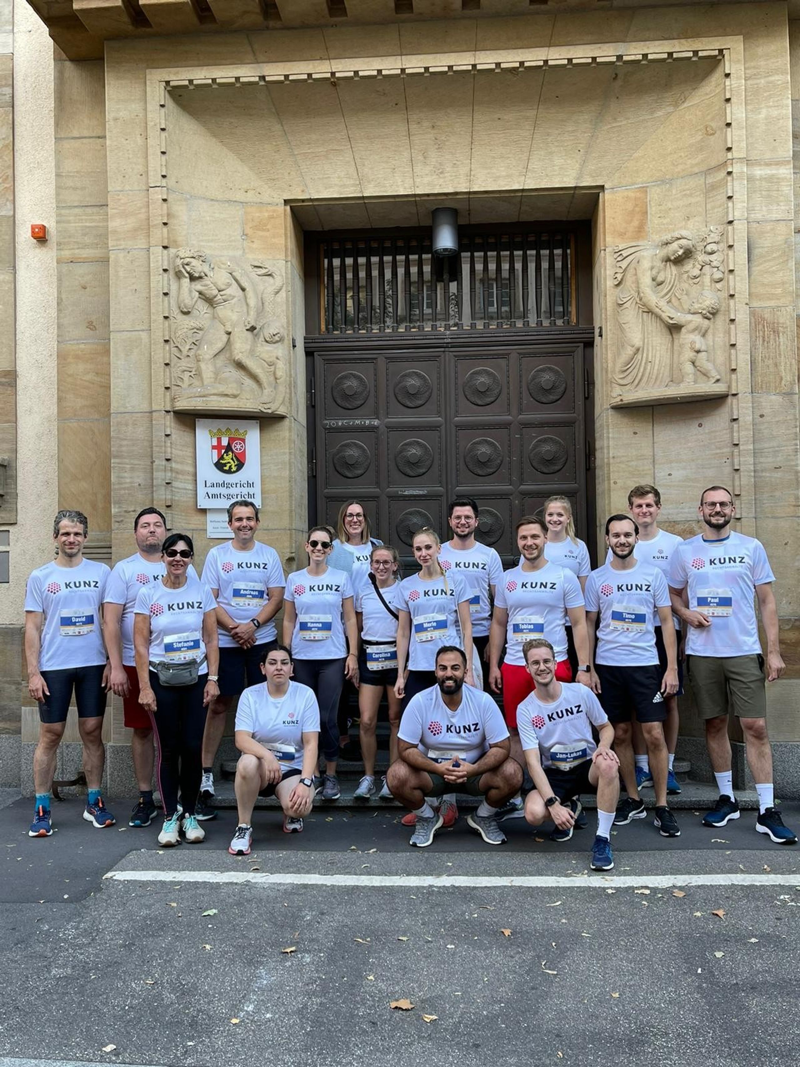 Das KUNZ-Laufteam vor dem Start in Mainz