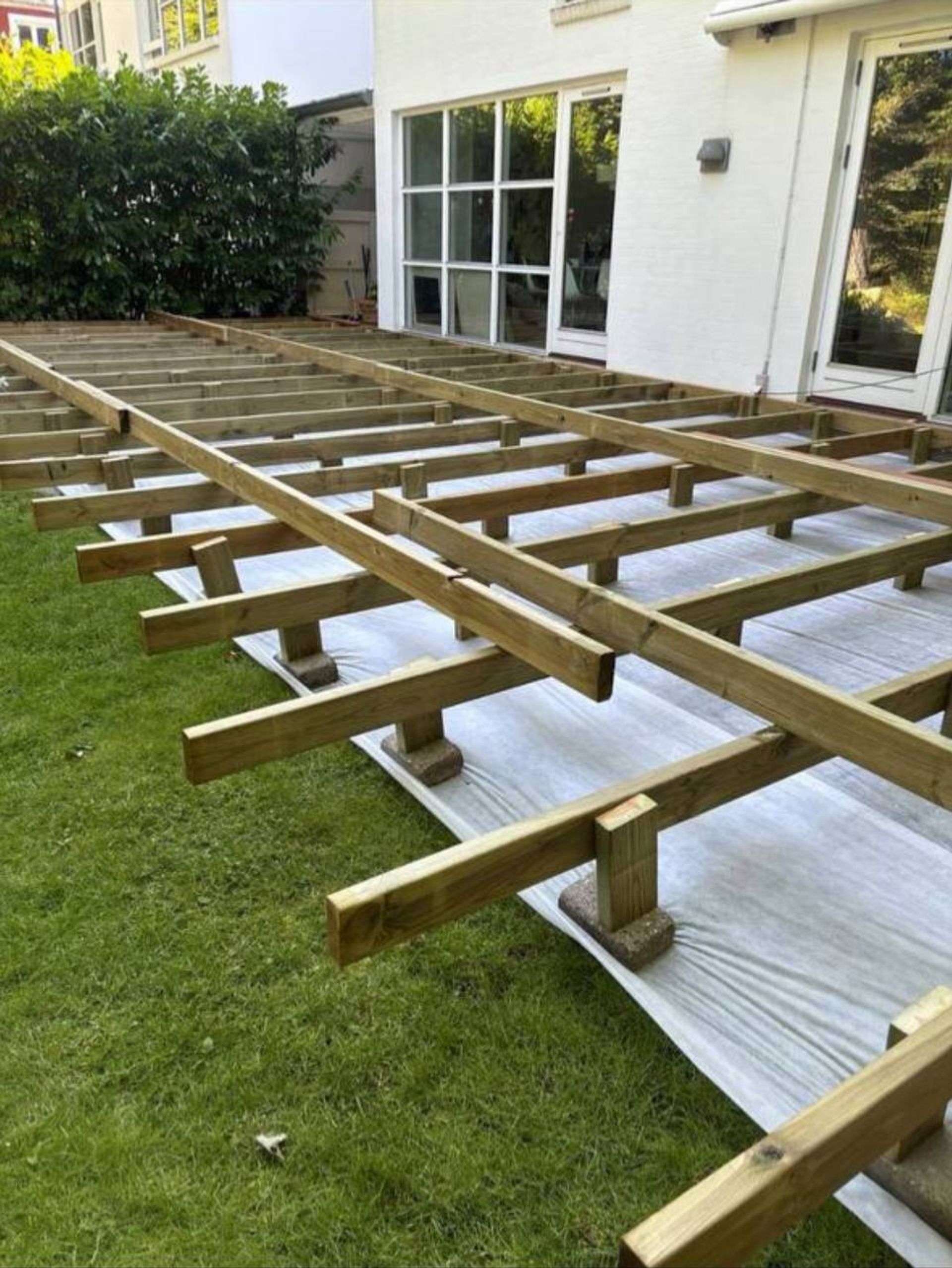 Træterrasse i Jatoba under opbygning