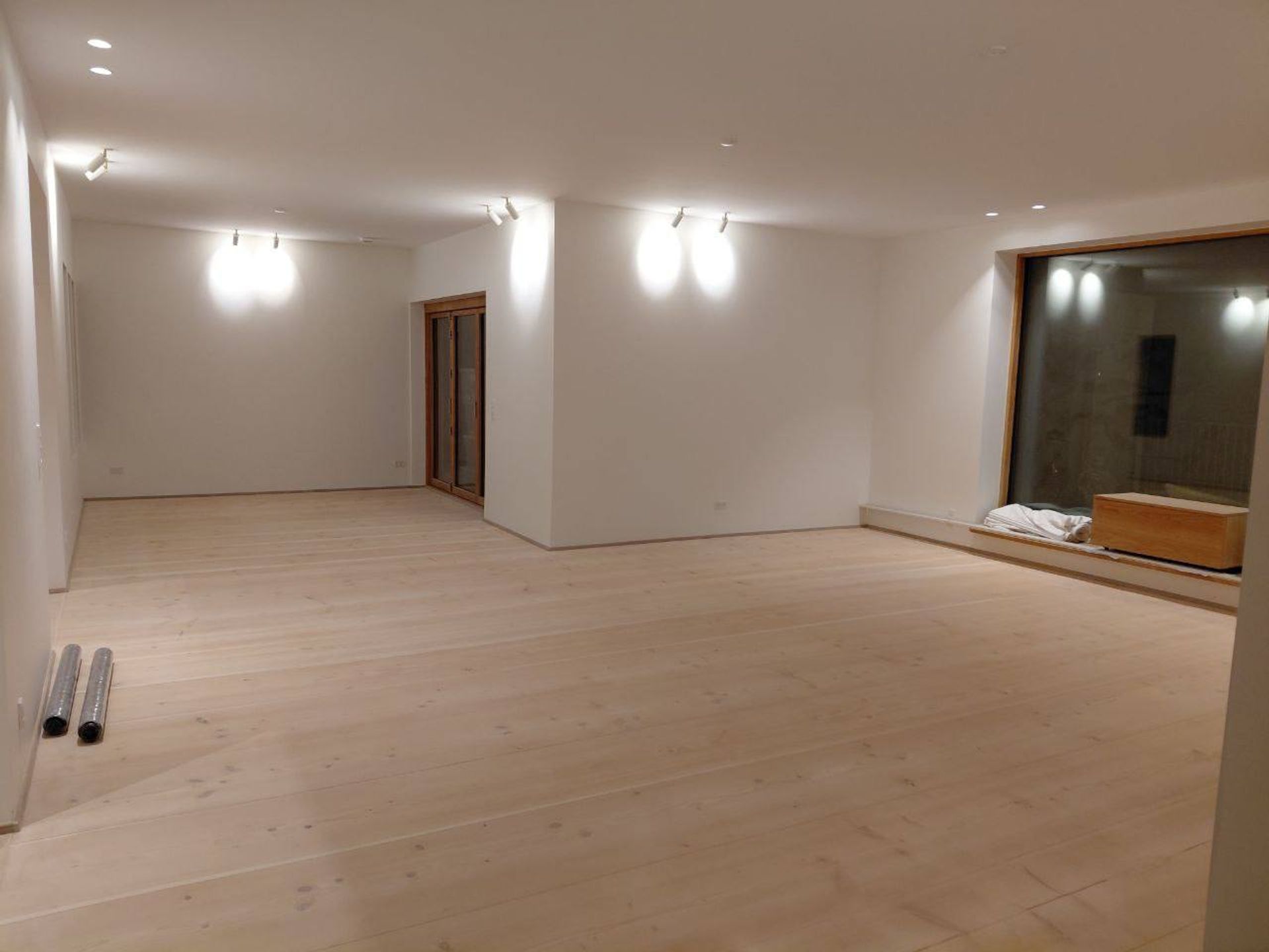 Totalrenoveret stue med nye plankegulve