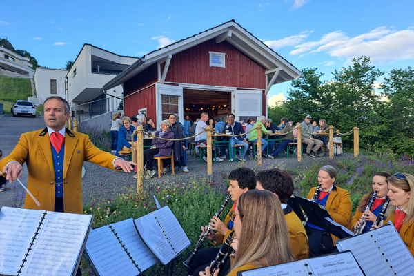 Platzkonzert beim Oxnerweg