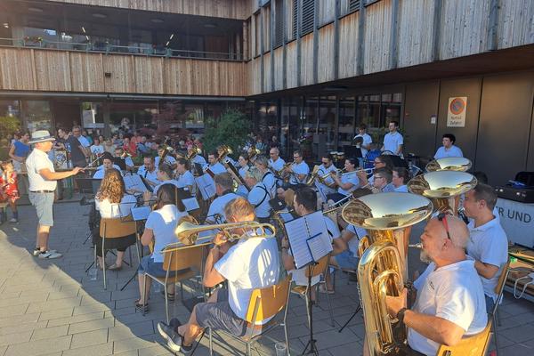 Platzkonzert beim LAK