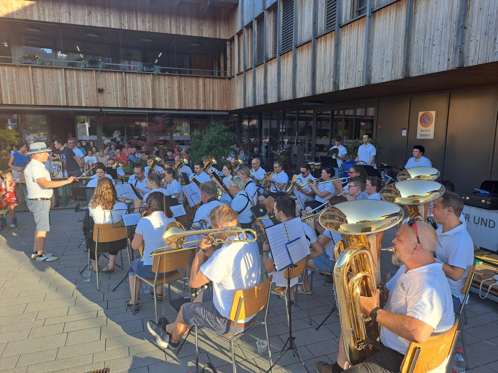 Platzkonzert beim LAK